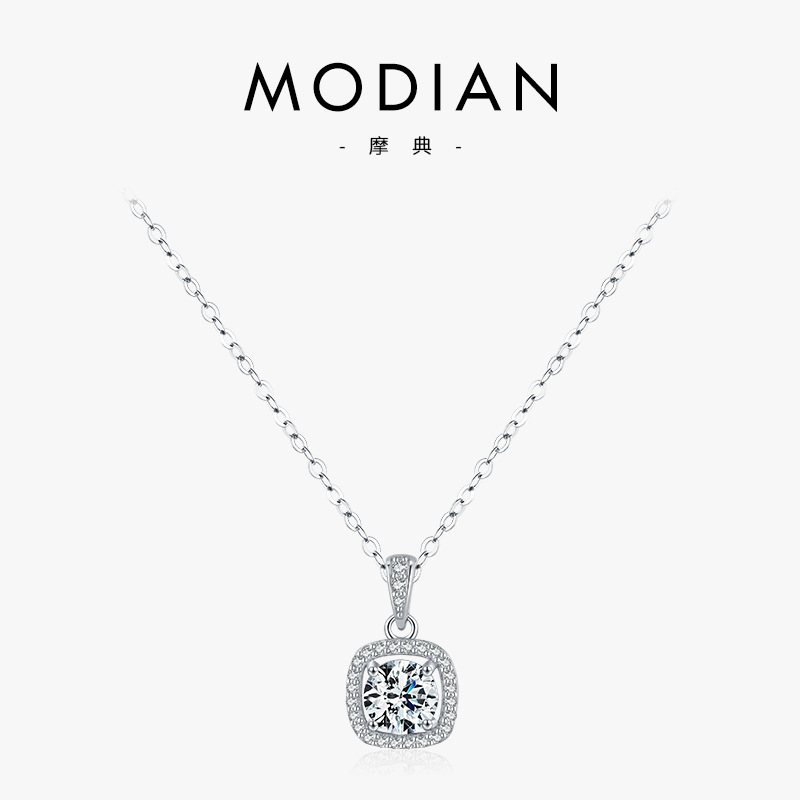 The S925 Sterling Silver Micro-Set Round Zircon Collarbone Necklace