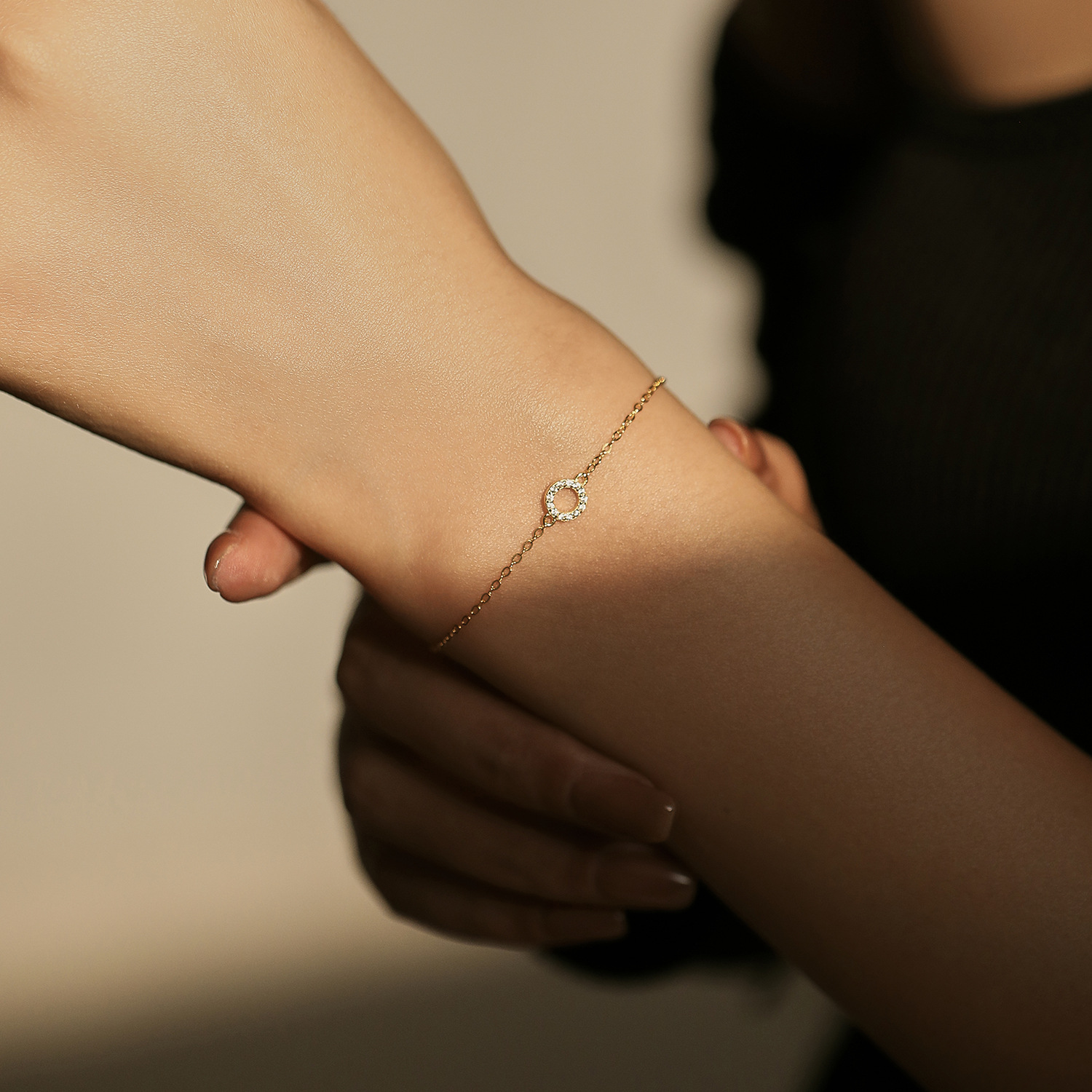 The S925 Sterling Silver Mini Circle Bracelet - Image 2