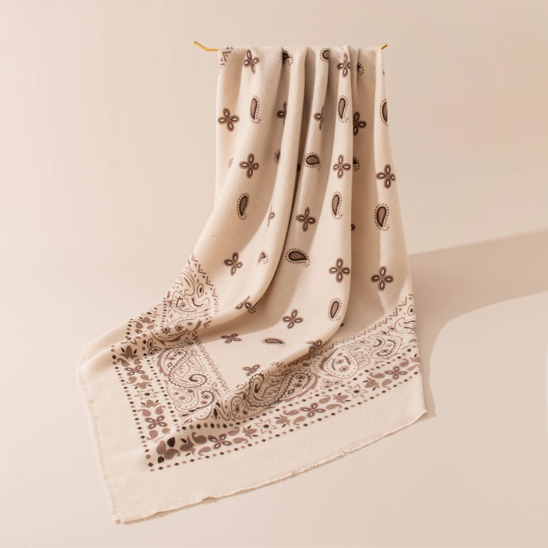 FH26-6111-3 Beige Paisley