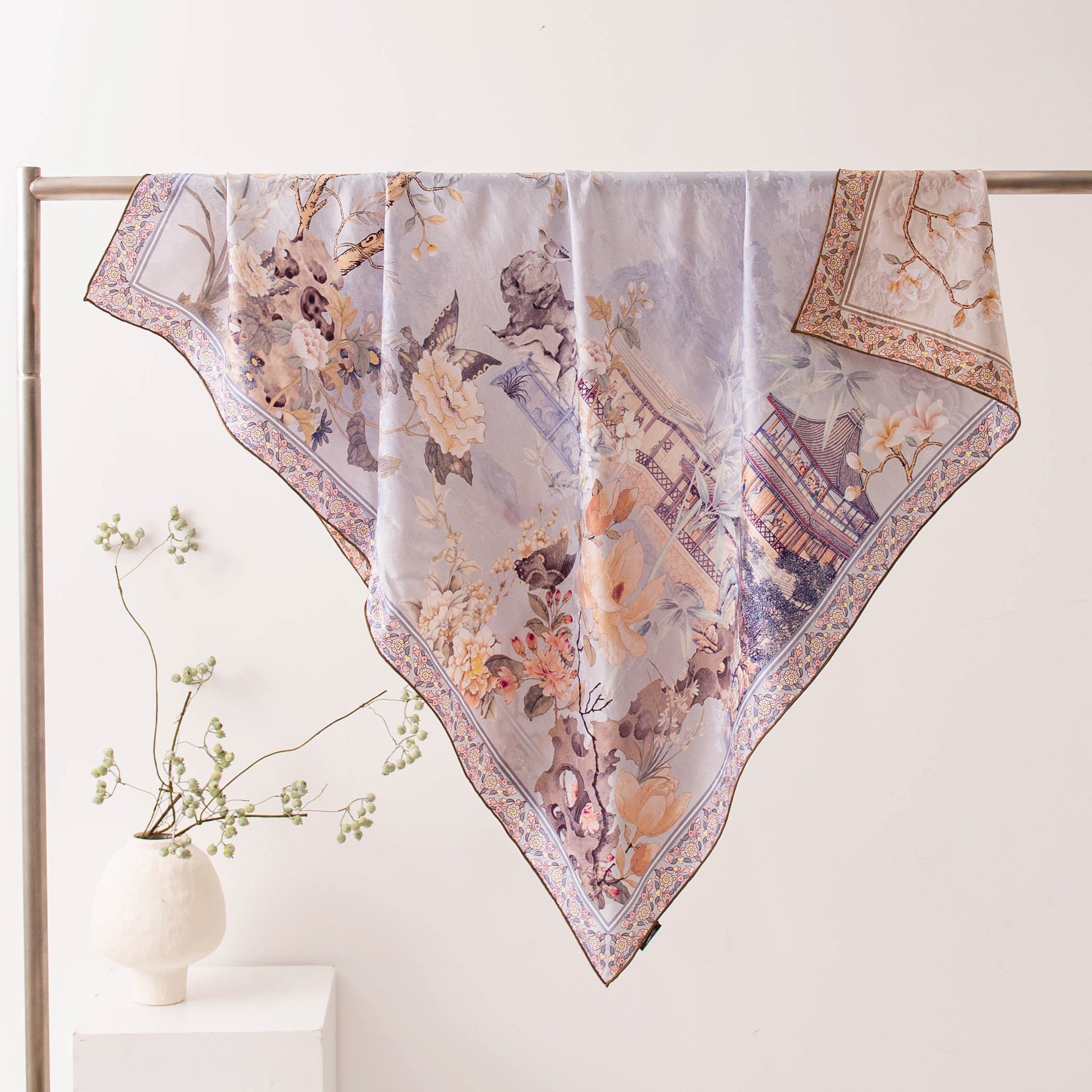 FHZ26-90371-1 Hand Rolled - Double-sided Snow Falling on Courtyard Frost