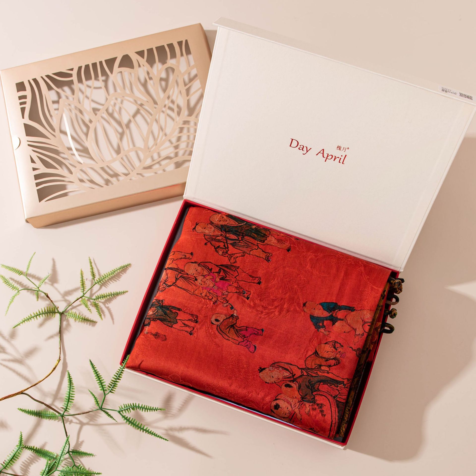 The Red Xiangyunsha Silk Double-Layer Buckle Shawl - Image 3