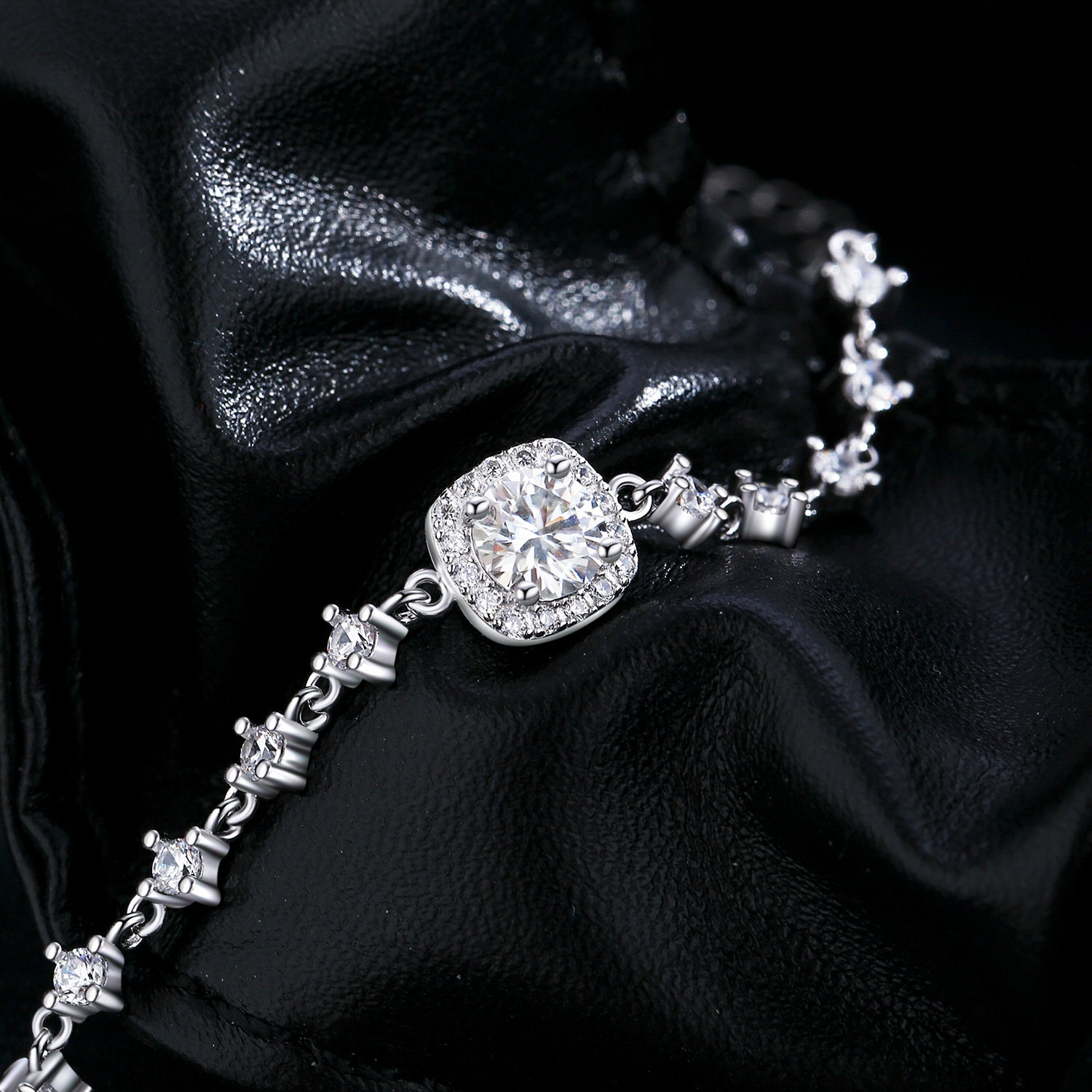 The S925 Sterling Silver Geometric Sparkle Bracelet - Image 4
