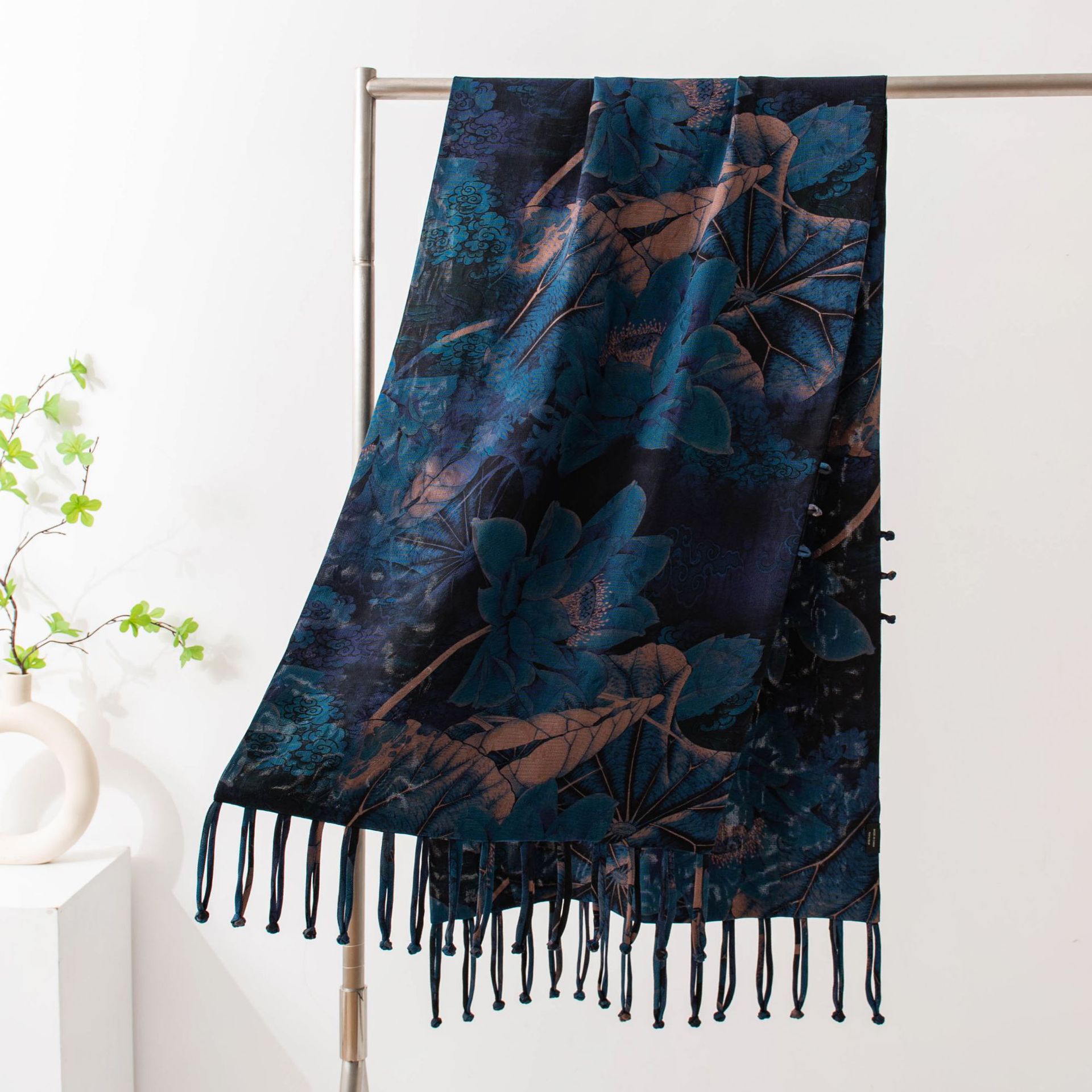-4 Xiangyun Silk - Double Layer Blue Background Ink Lotus