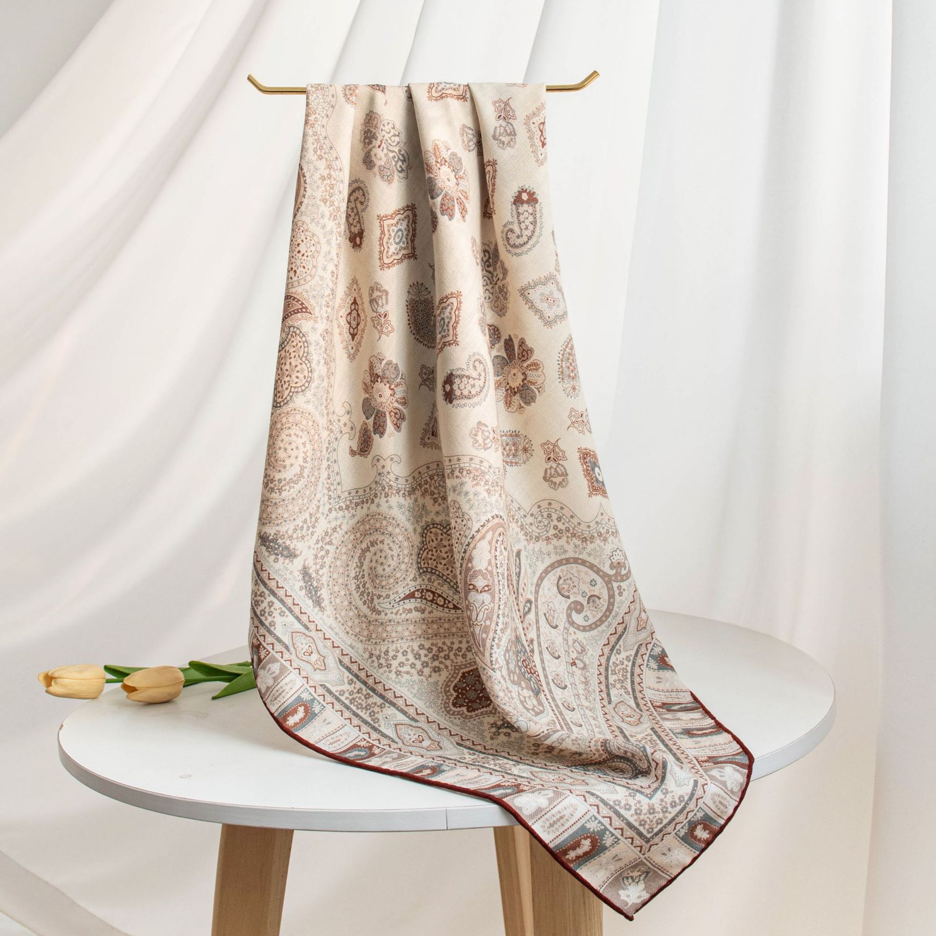 FHZ25-90217-1 Hand Rolled - Double Sided Paisley White