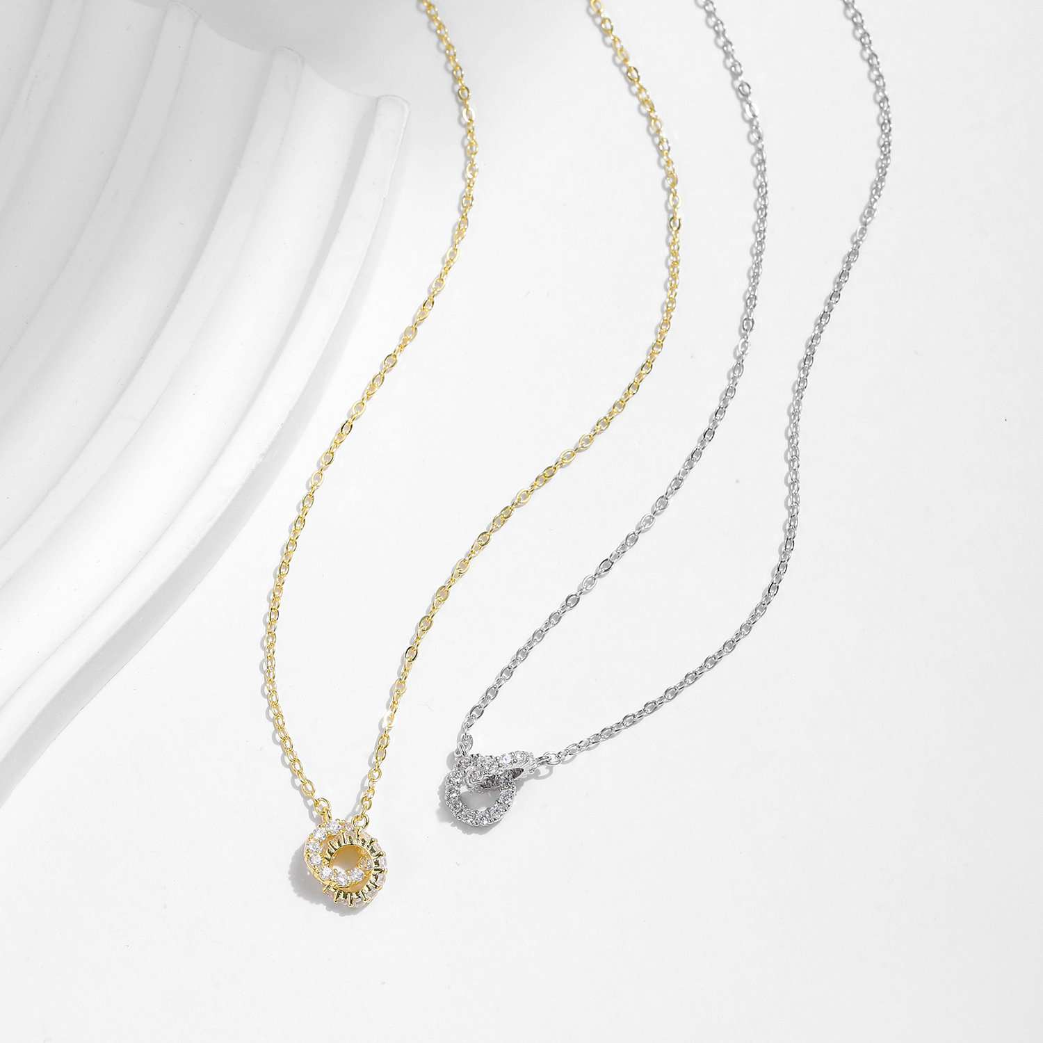 The S925 Silver Interlocking Chain Necklace - Image 4