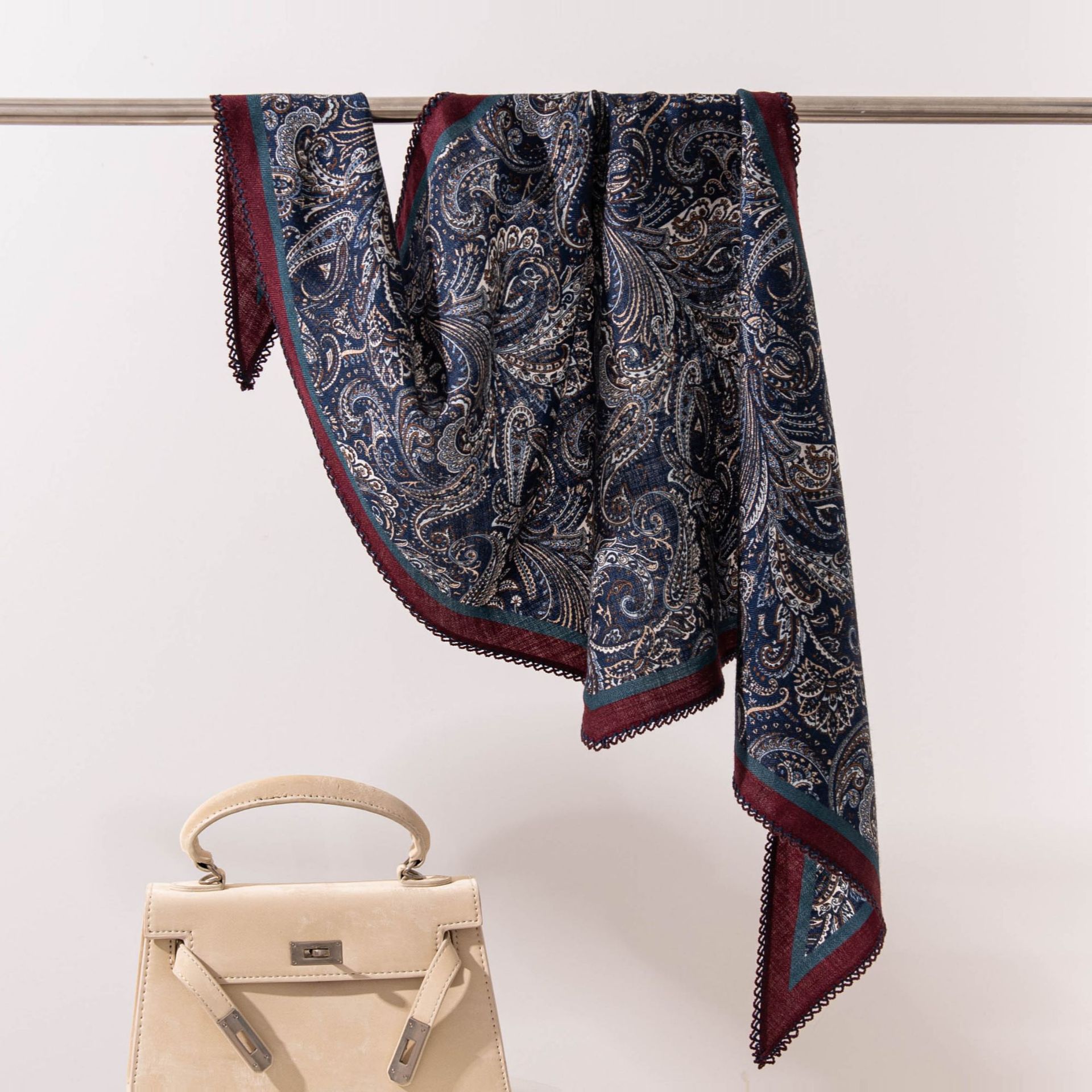 FHZ25-90265-1 Lace Navy Paisley