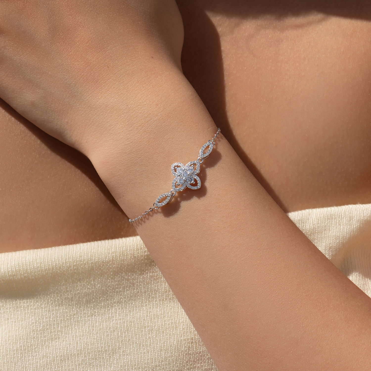 The S925 Sterling Silver French Vintage Floral Bracelet - Image 2