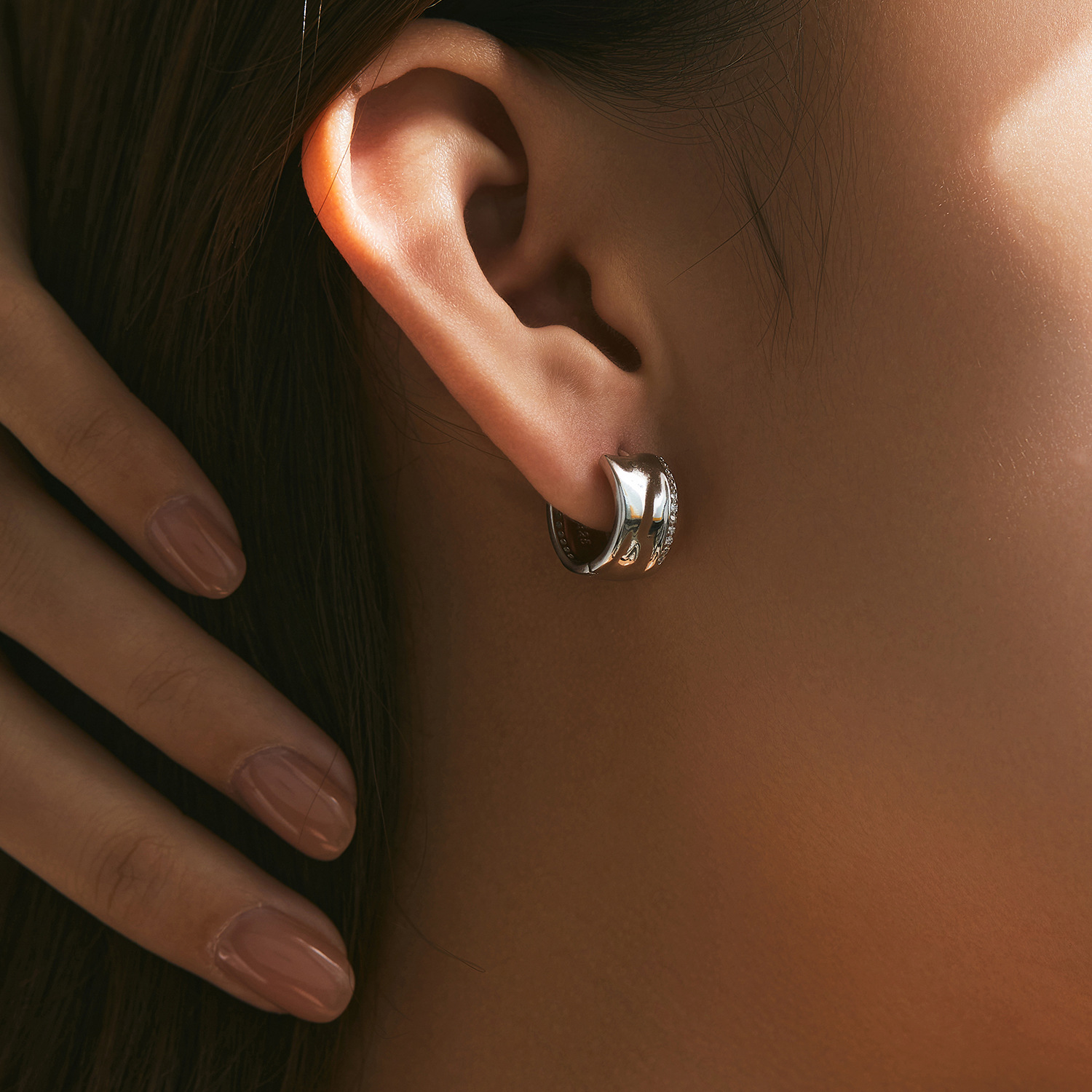 The S925 Silver Liquid Metal Rhinestone Ear Cuff - Image 2