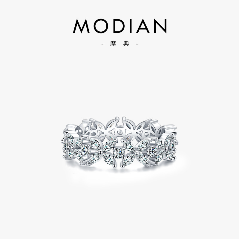 The S925 Silver Simulated Diamond Clover Ring