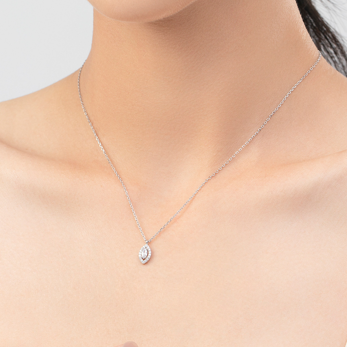 The Rhinestone Eye Collarbone Necklace - Image 2