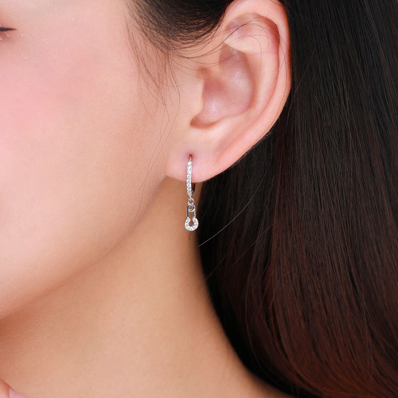 The S925 Sterling Silver Full Diamond Sparkling Ear Cuff - Image 2