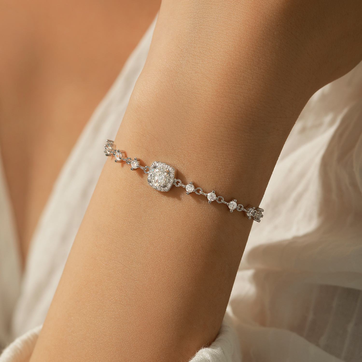 The S925 Sterling Silver Geometric Sparkle Bracelet - Image 2
