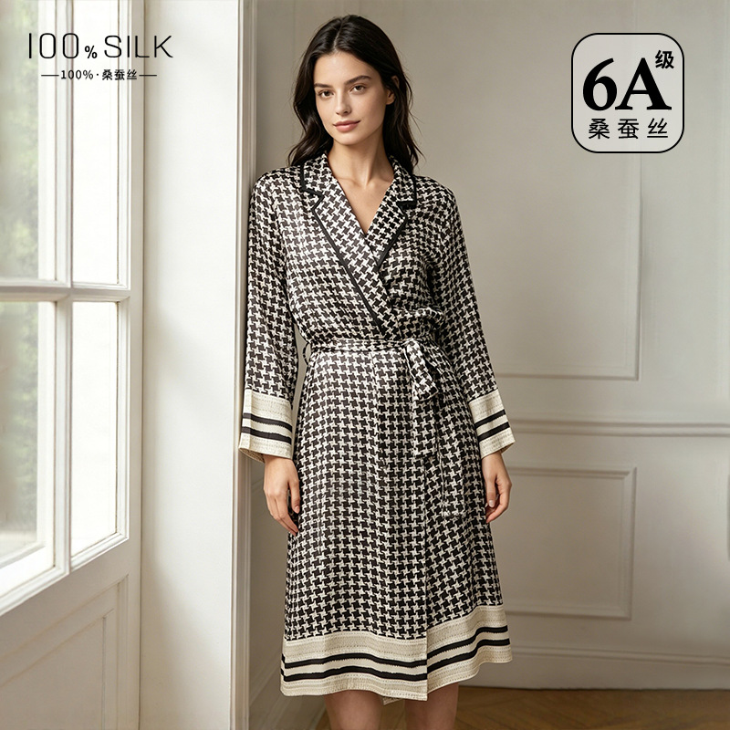 The 100% Mulberry Silk Lightweight Sleepwear Robe - Image 3