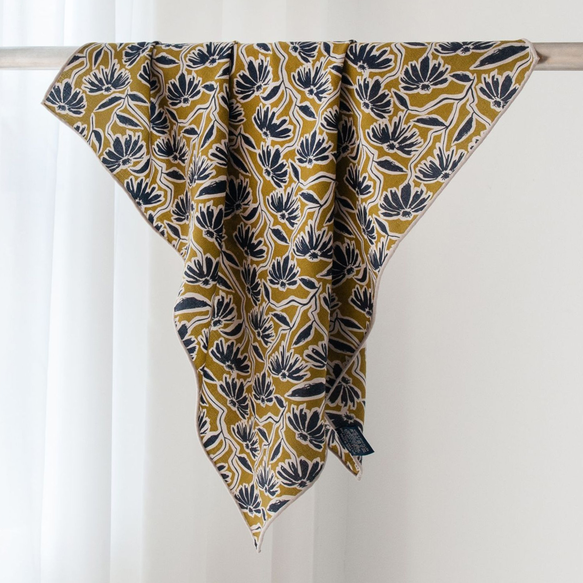 The Hand-Rolled Double-Sided Daisy Print Silk Wool Scarf
