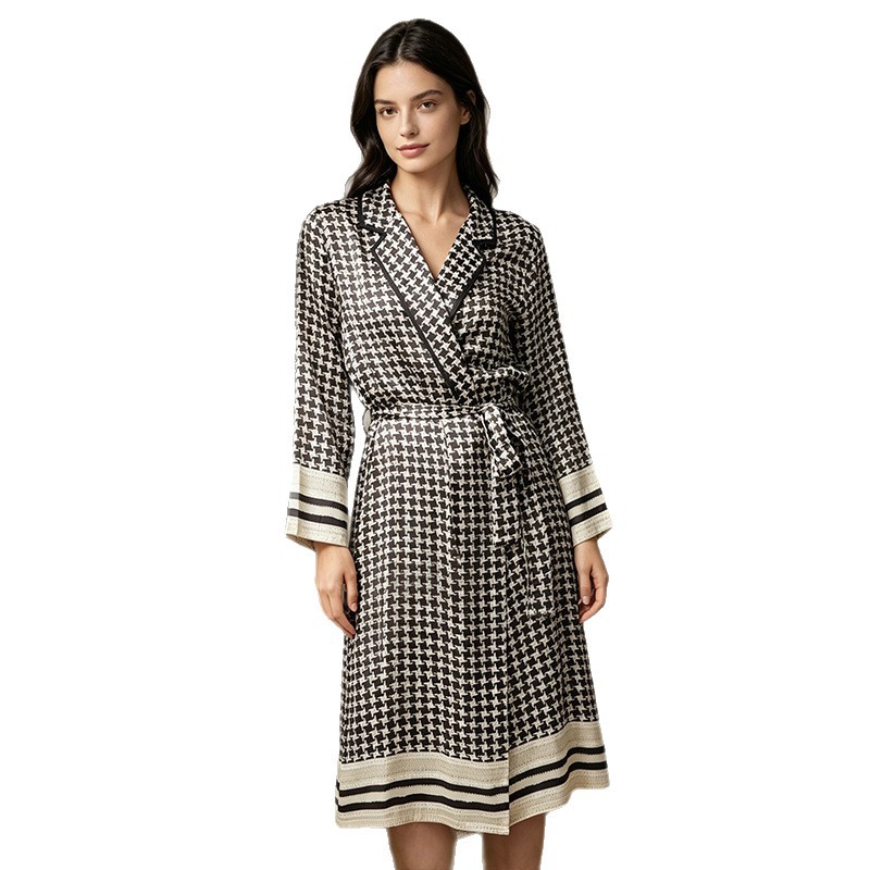 The 100% Mulberry Silk Lightweight Sleepwear Robe - Image 5