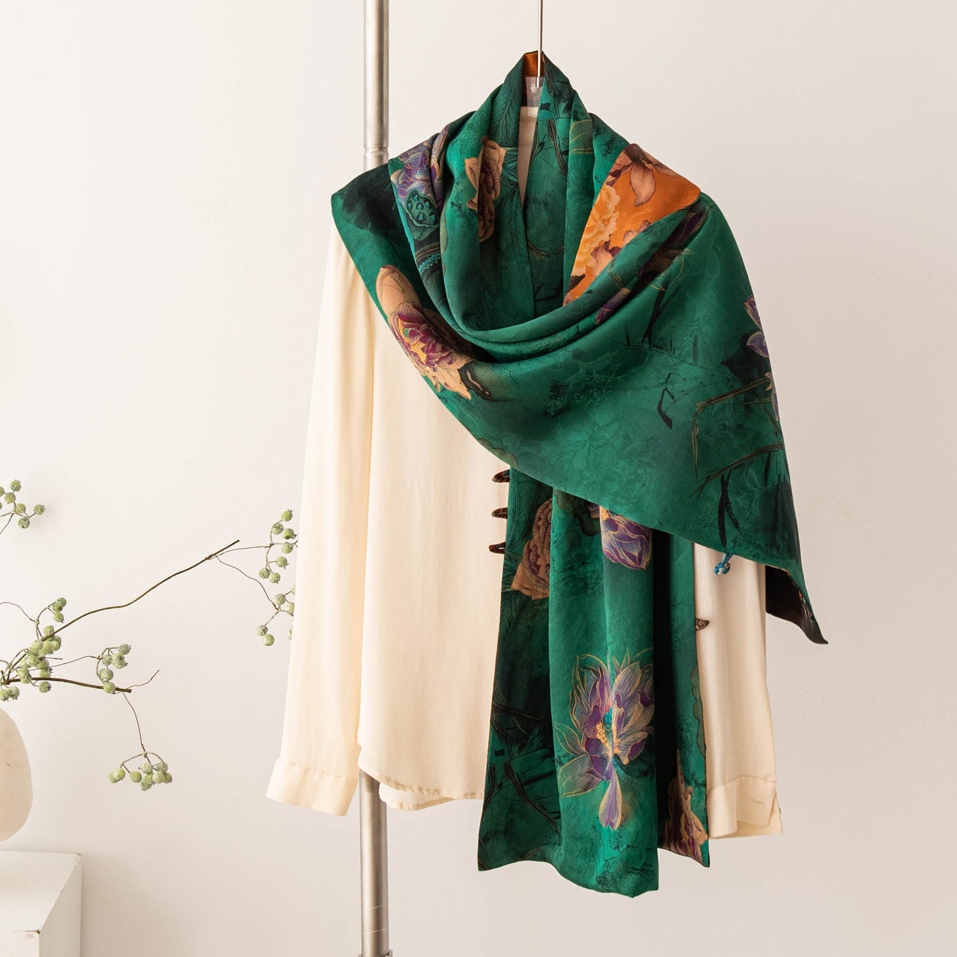 The Double-Sided Xiangyunsha Silk Shawl