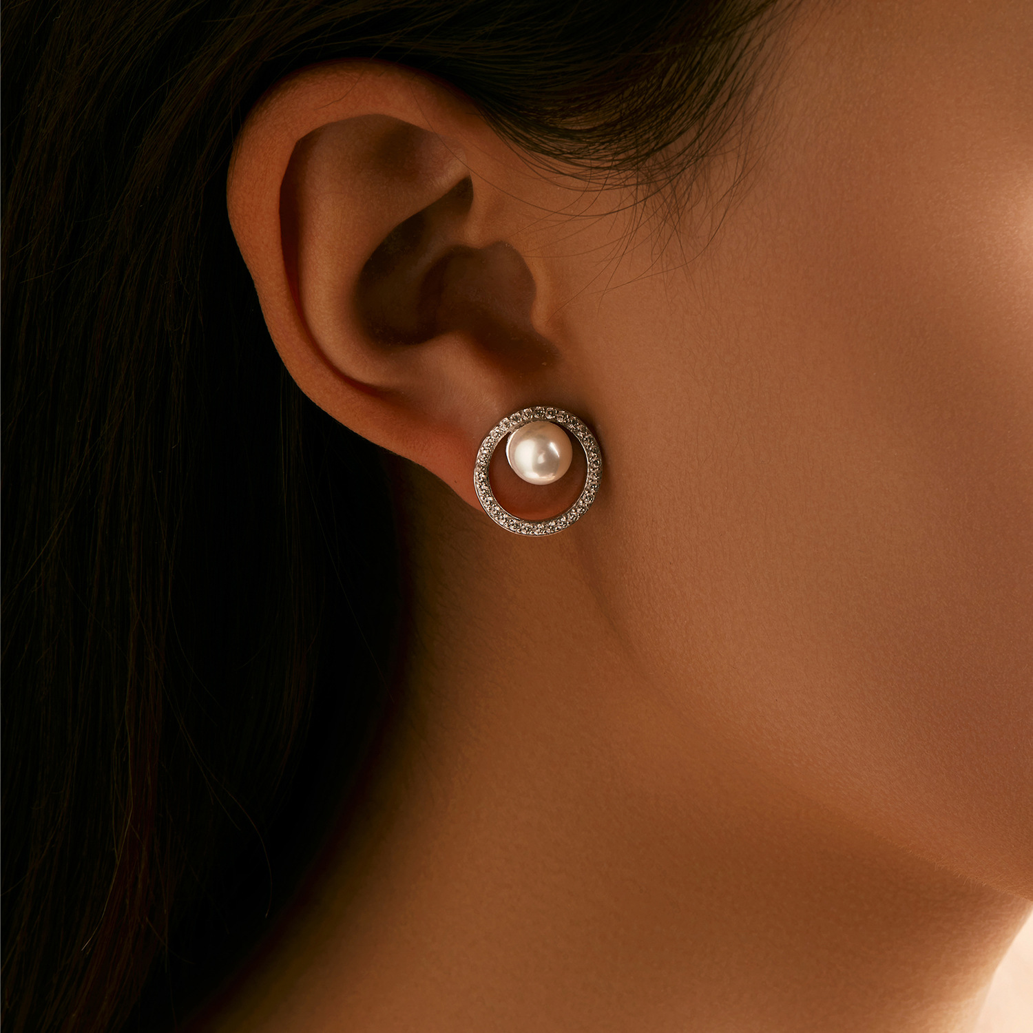 The S925 Sterling Silver Crystal Pearl Circle Stud Earrings - Image 2