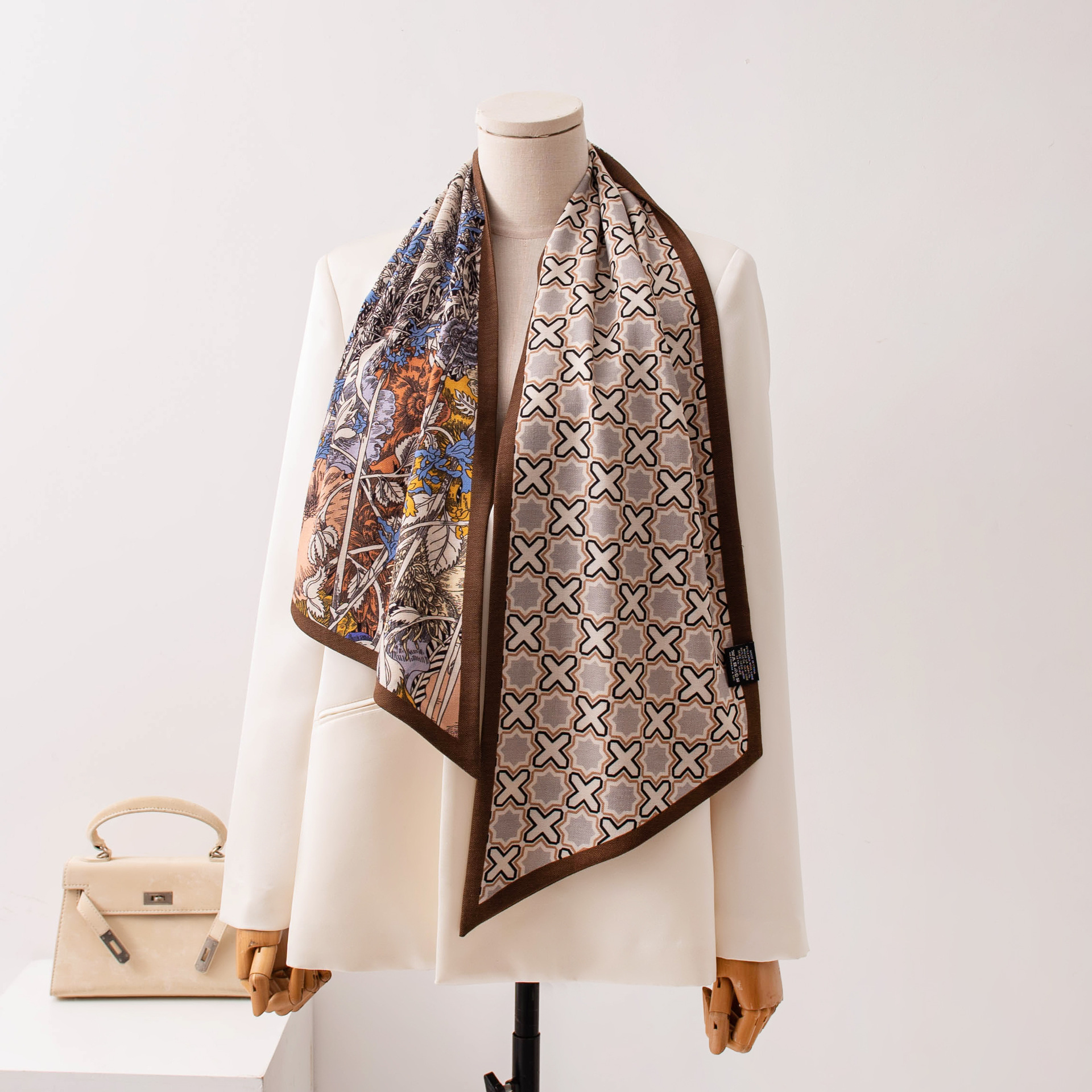 The Silk Wool Scarf with Contrast Trim