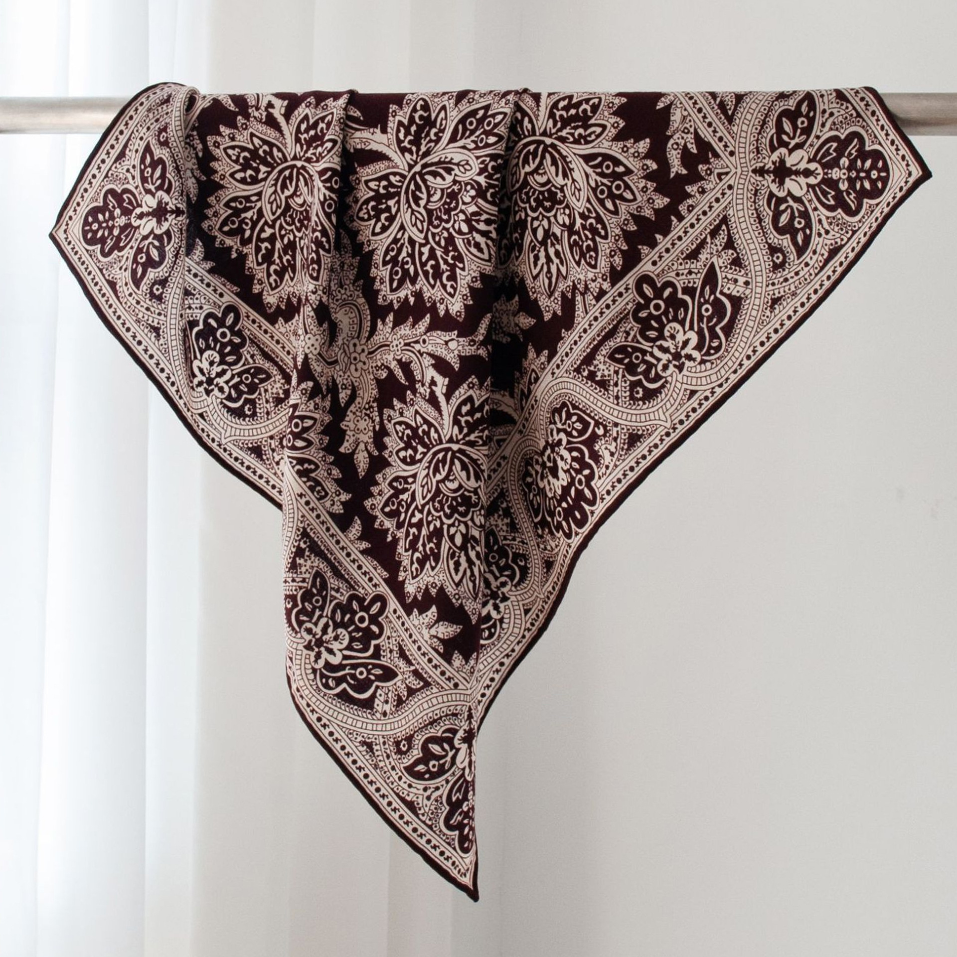 The Hand-Rolled Double-Sided Paisley Print Silk Wool Scarf
