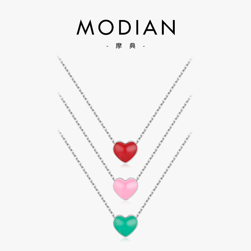 The S925 Silver Three-Color Heart Rainbow Collarbone Necklace