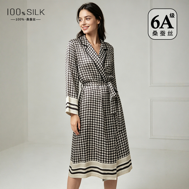The 100% Mulberry Silk Lightweight Sleepwear Robe - Image 4