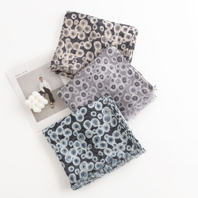 The 100% Linen Polka Dot Scarf - Image 3