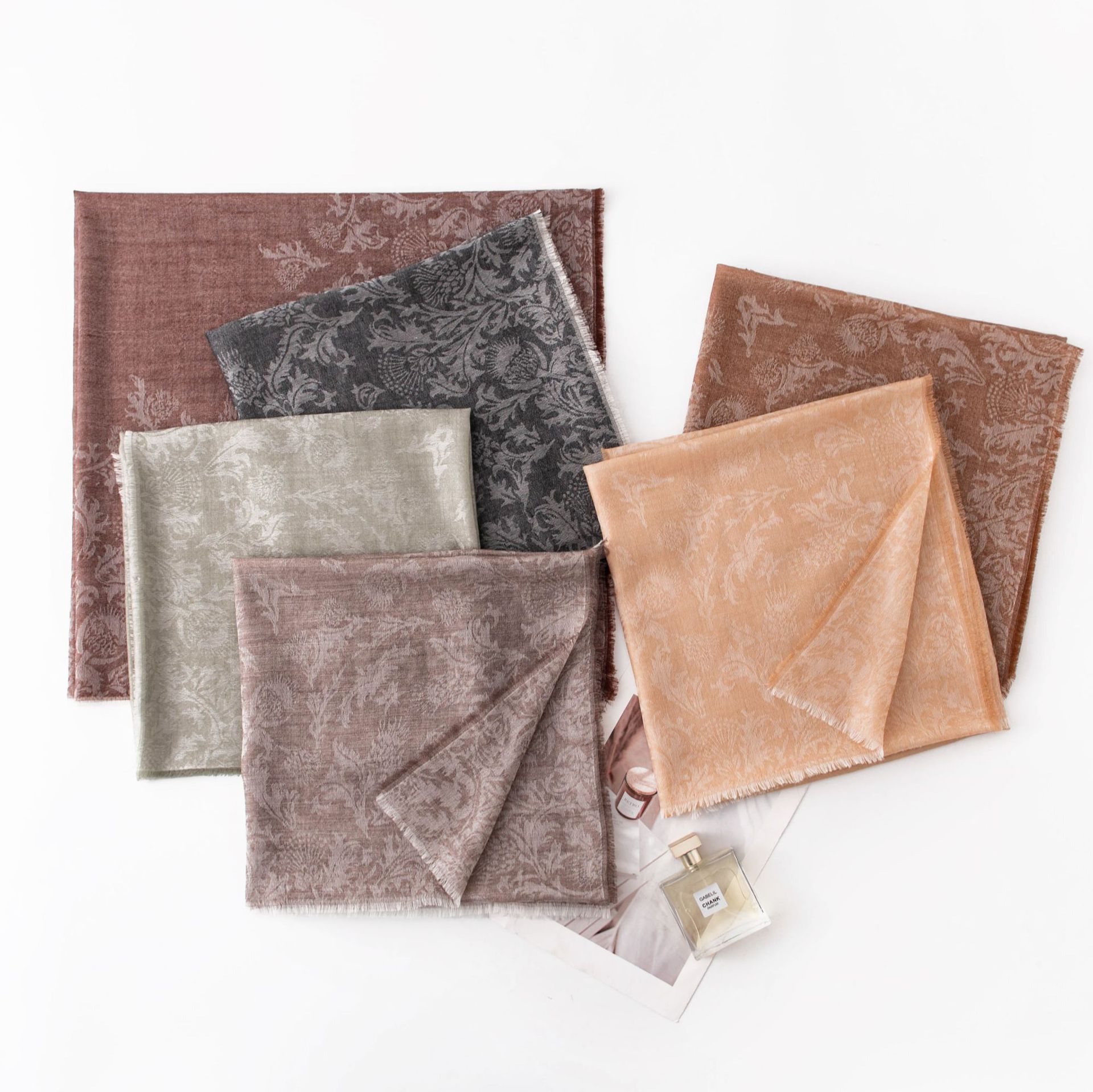 The 100% Cashmere Paisley Jacquard Shawl - Image 3