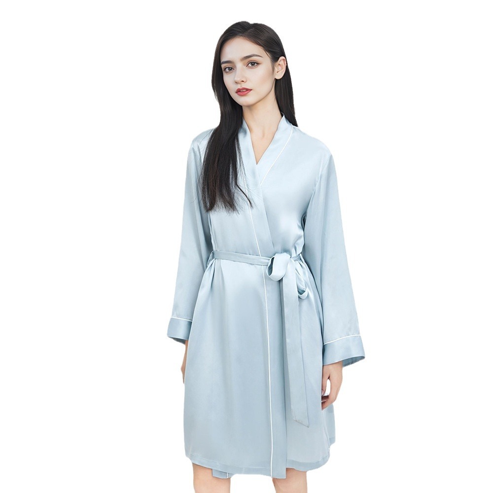 The 100% Mulberry Silk Lightweight Robe - Image 2