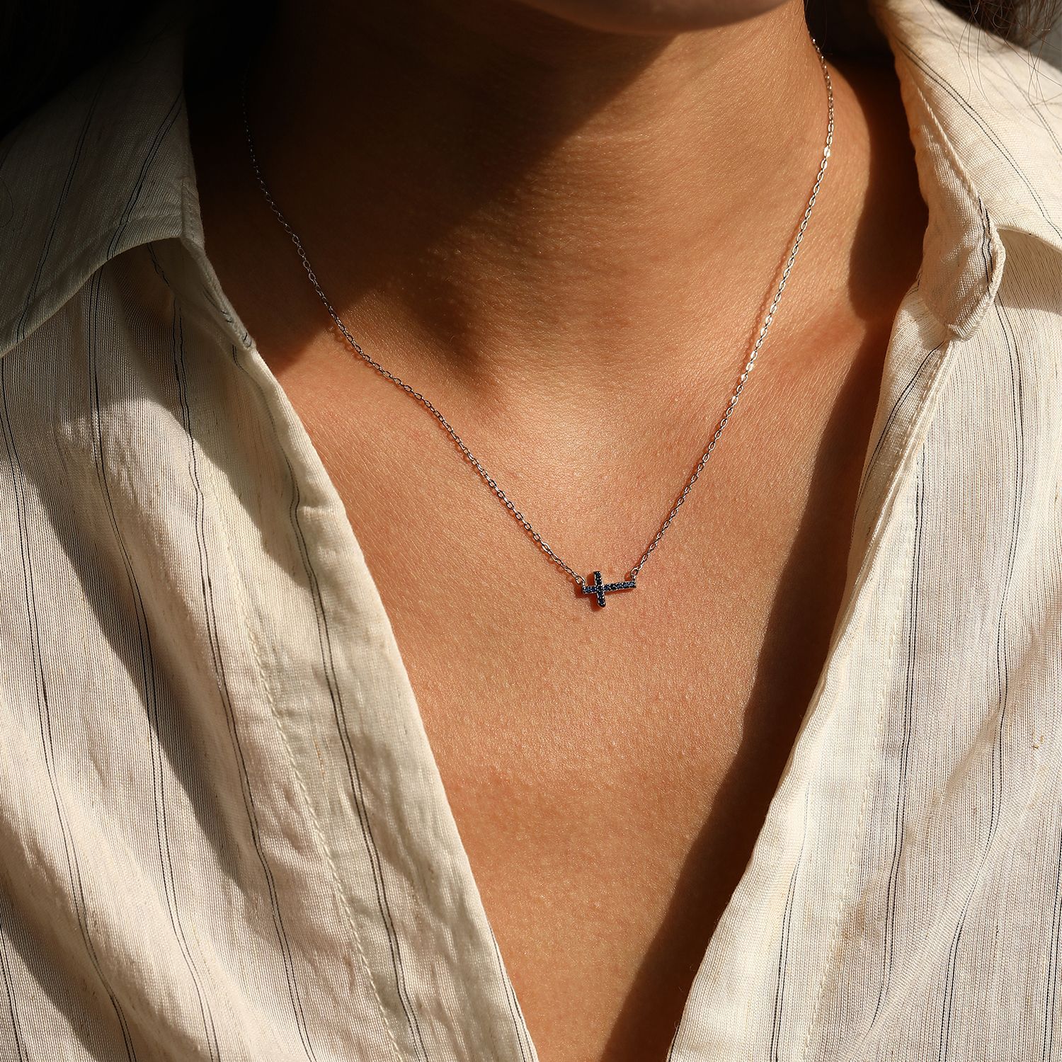The S925 Sterling Silver Vintage Blue Cross Necklace - Image 2