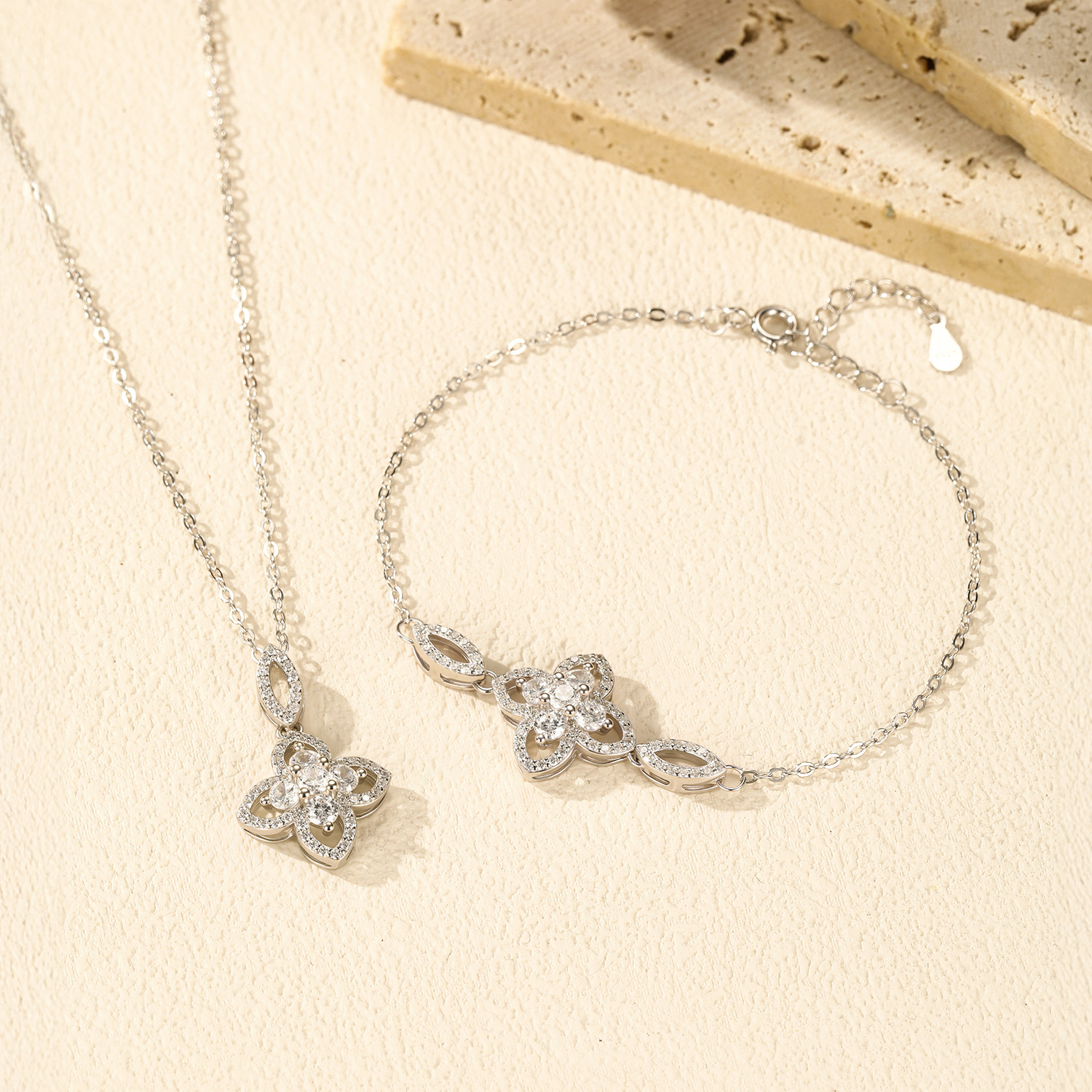 The S925 Sterling Silver French Vintage Floral Necklace - Image 4