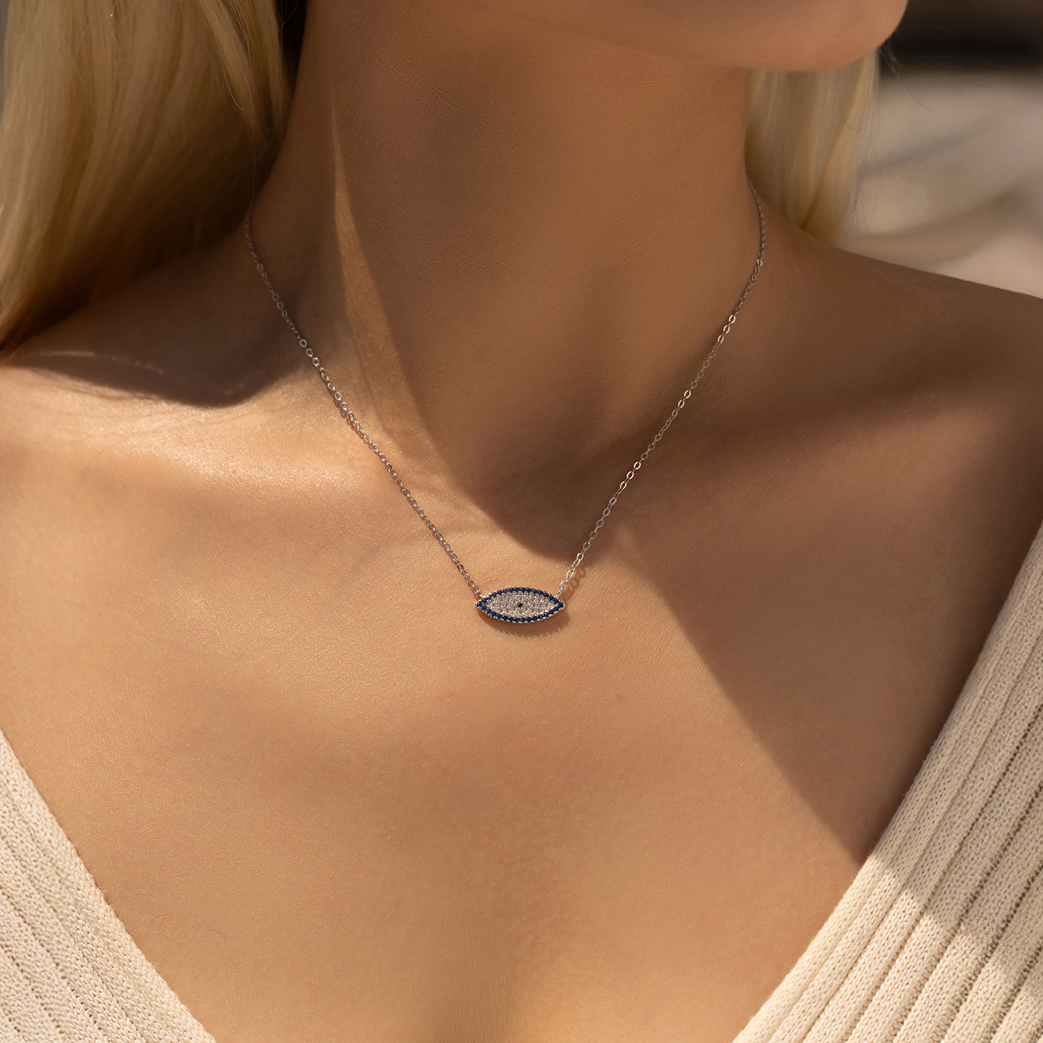 The S925 Sterling Silver Blue Cat Eye Rhinestone Collarbone Necklace - Image 2