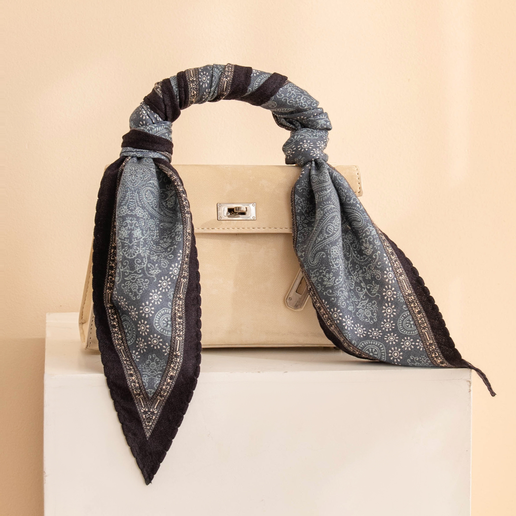 The Blue Silk Wool Scarf with Lace Trim - Image 3