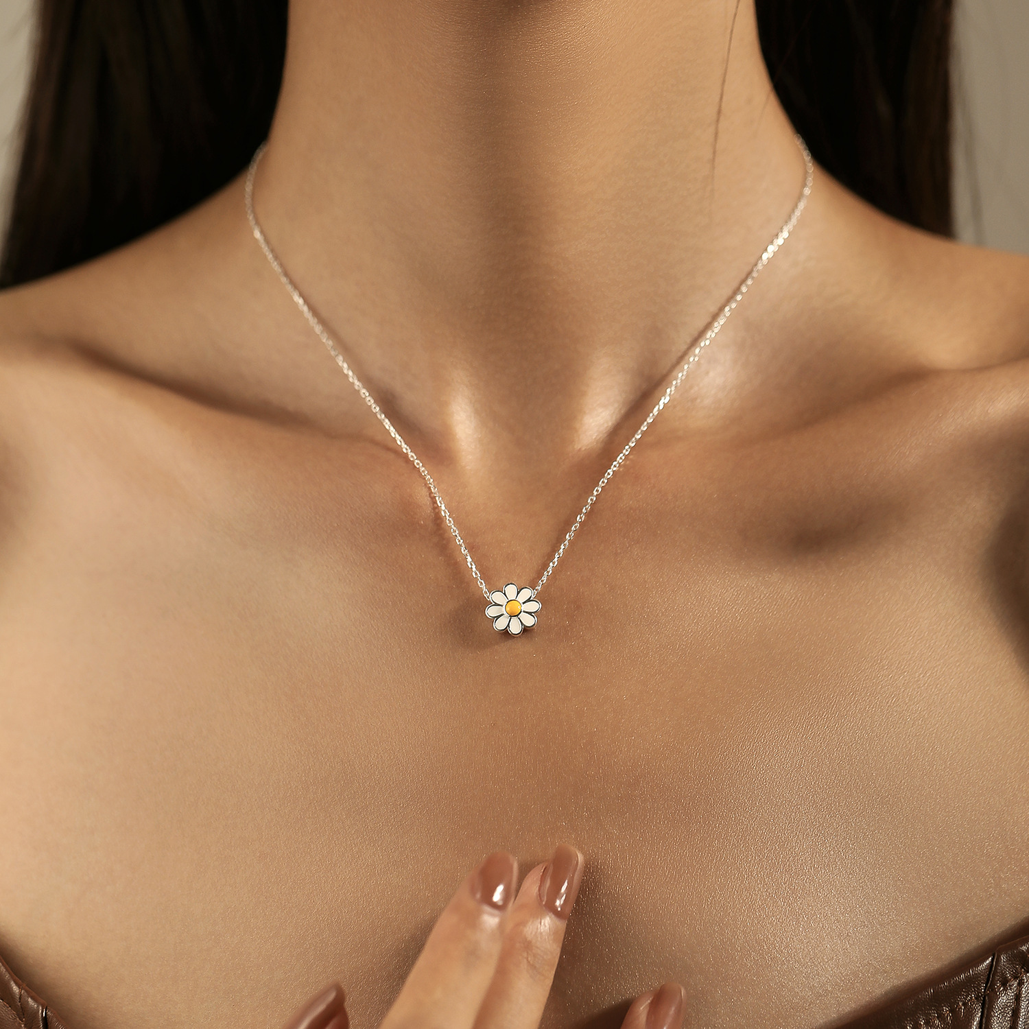 The S925 Sterling Silver Daisy Enamel Collarbone Chain - Image 2