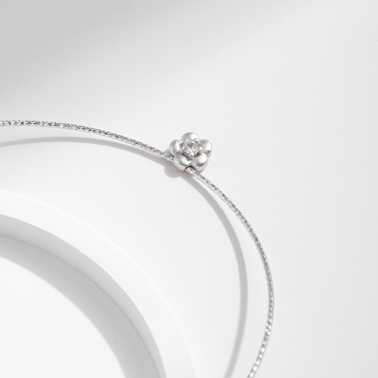 The S925 Silver Flower Collarbone Necklace - Image 4