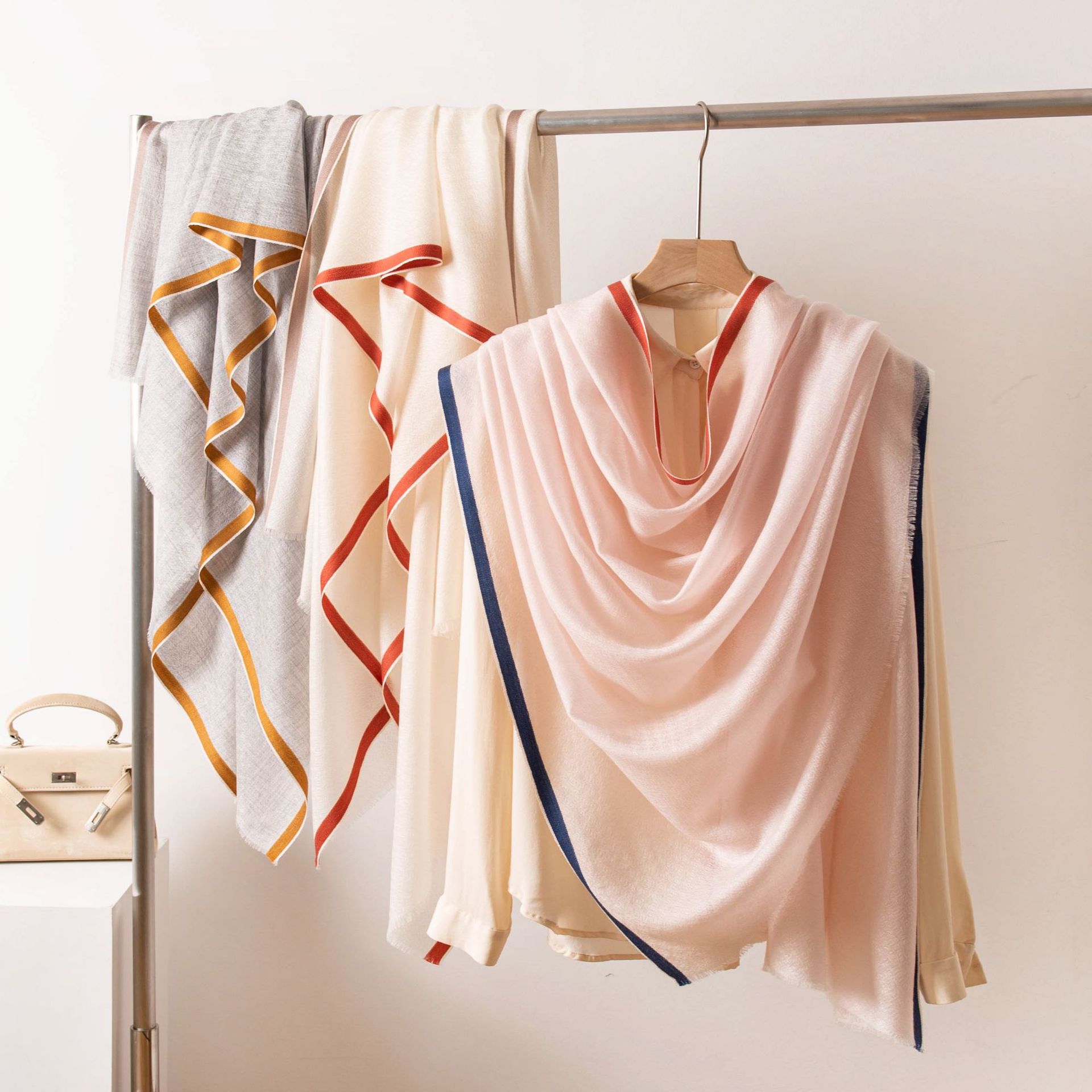 The Pure Wool Jacquard Border Shawl