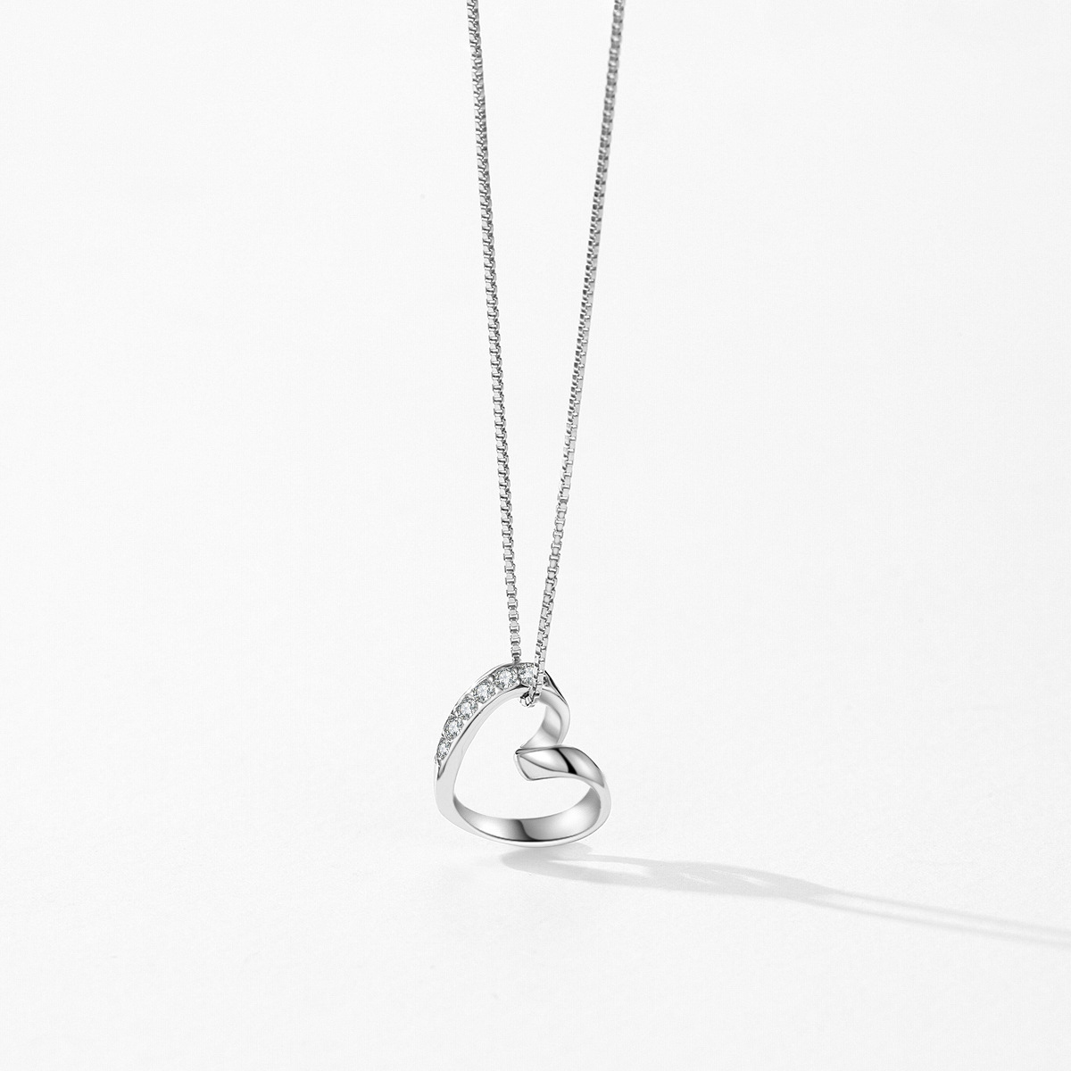 The Micro-Set Hollow Heart Collarbone Necklace - Image 4