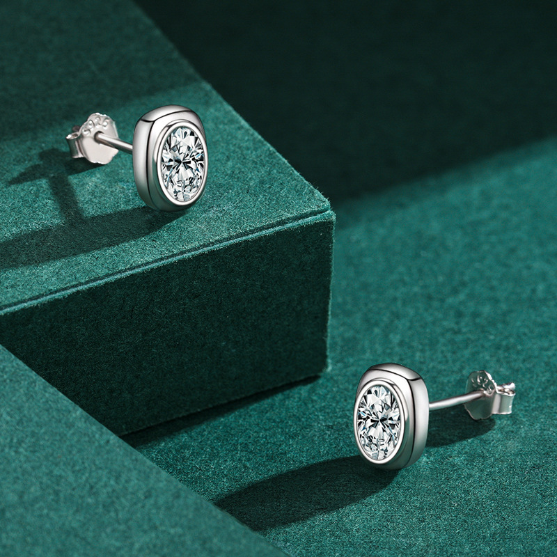 The Vintage S925 Silver Stud Earrings with Simulated Diamond - Image 4