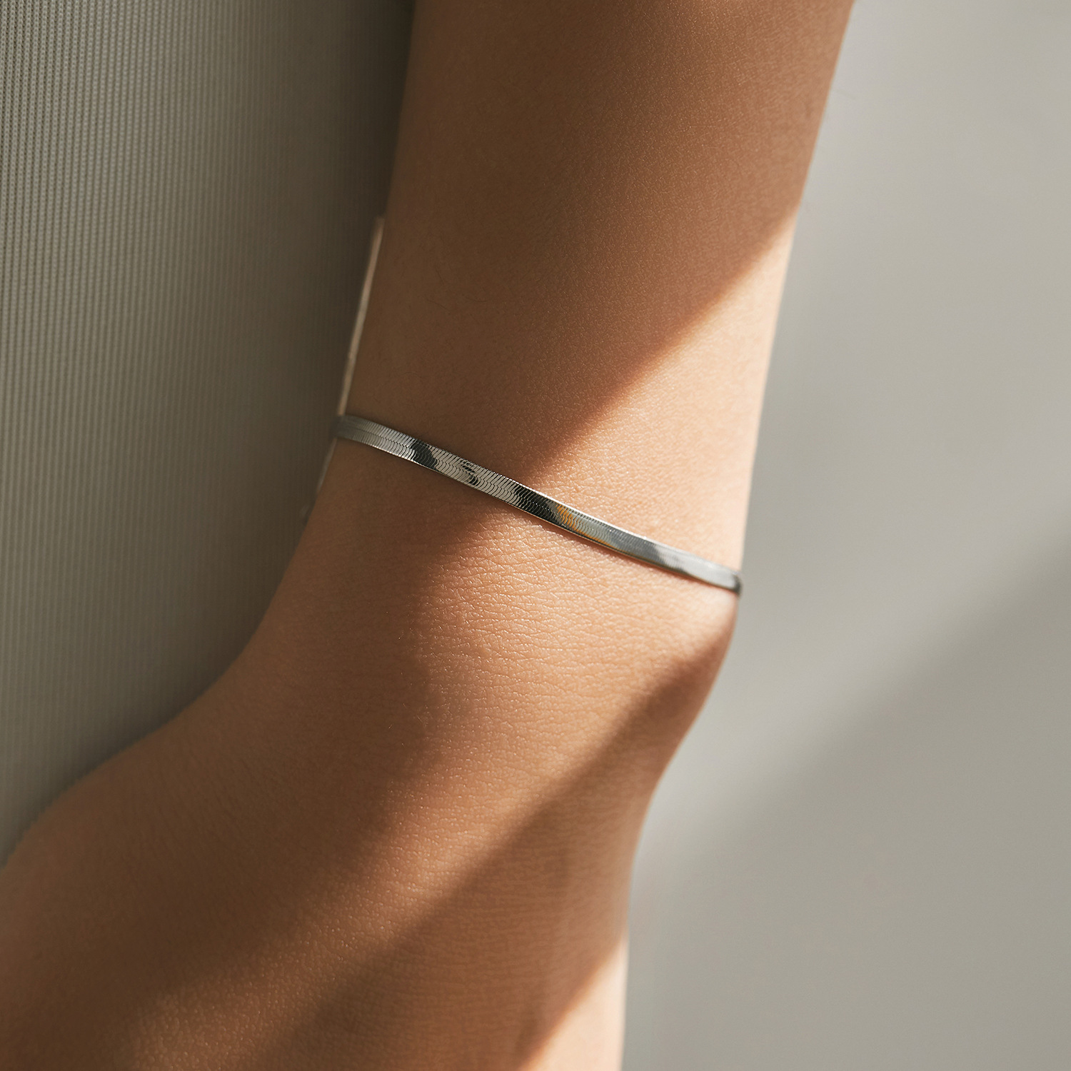 The 925 Sterling Silver Snake Bone Chain Bracelet - Image 2