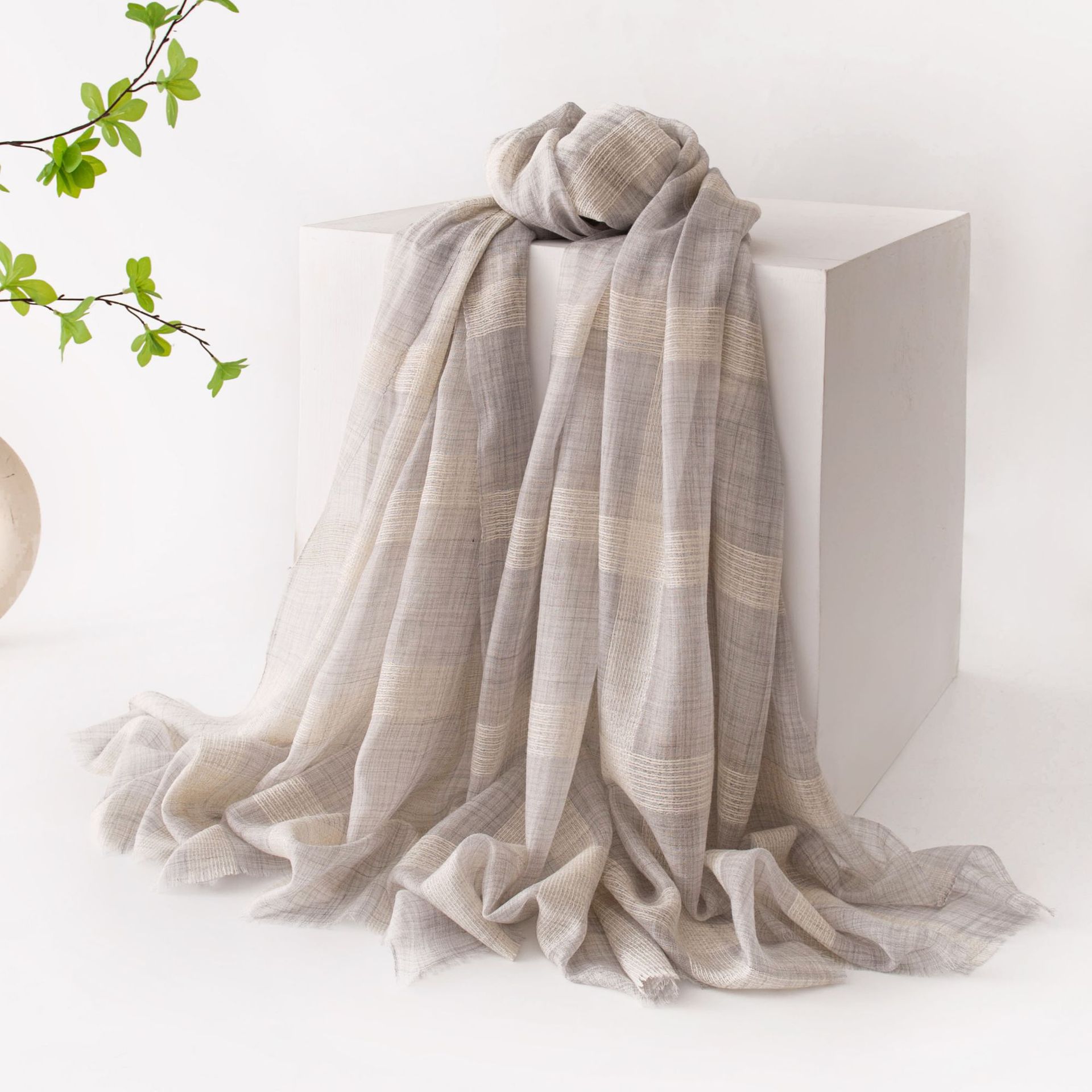 FHY25-7082-2 Silver Thread Square Gray