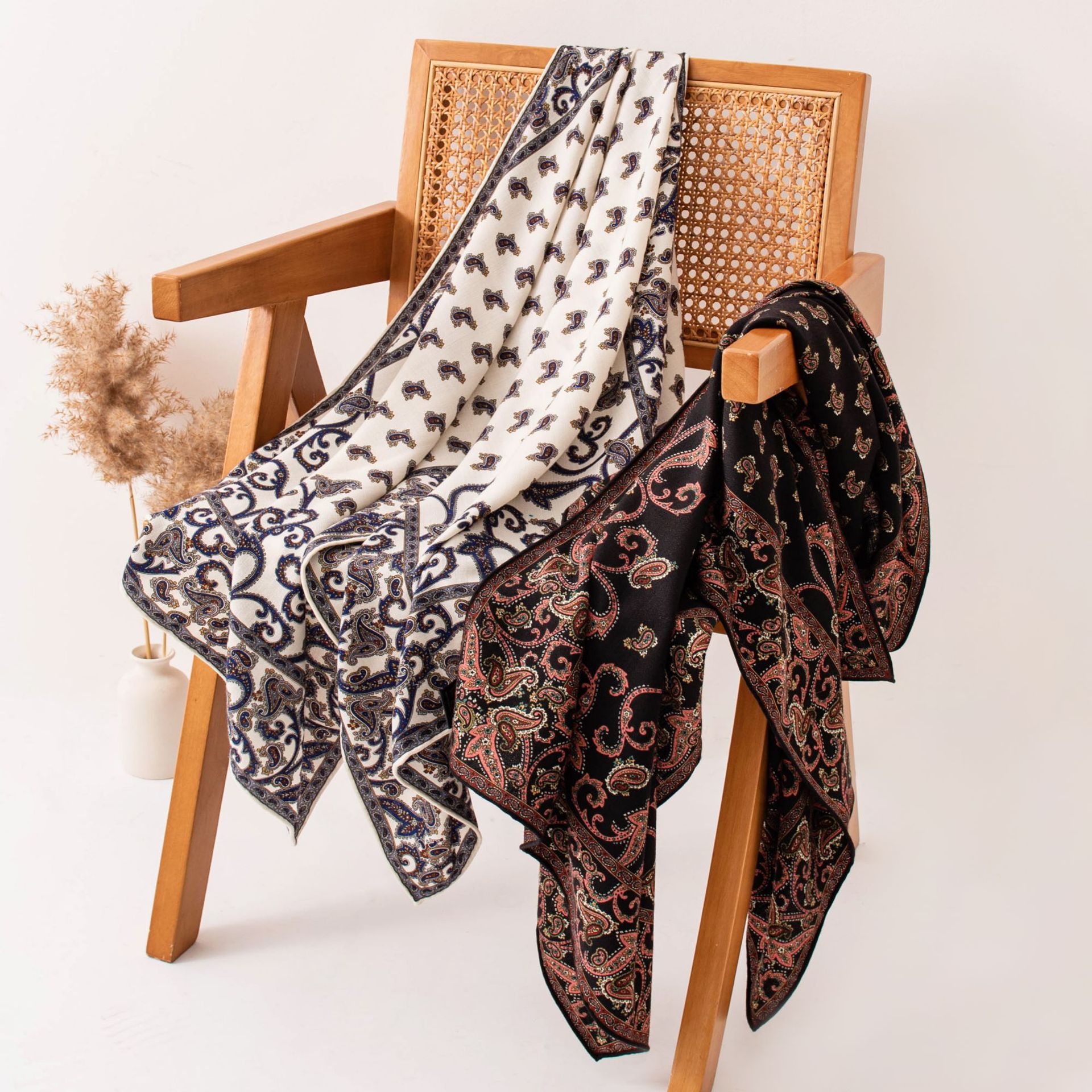 The Paisley Jacquard Wool Scarf - Image 4