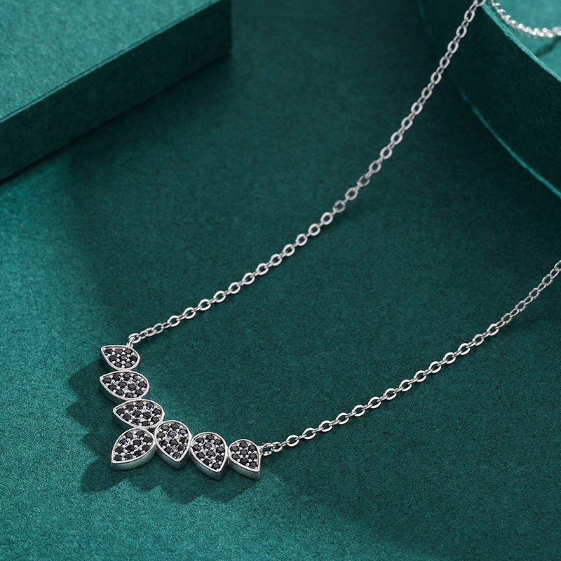 The S925 Sterling Silver Leaf Cross Collarbone Necklace - Image 4