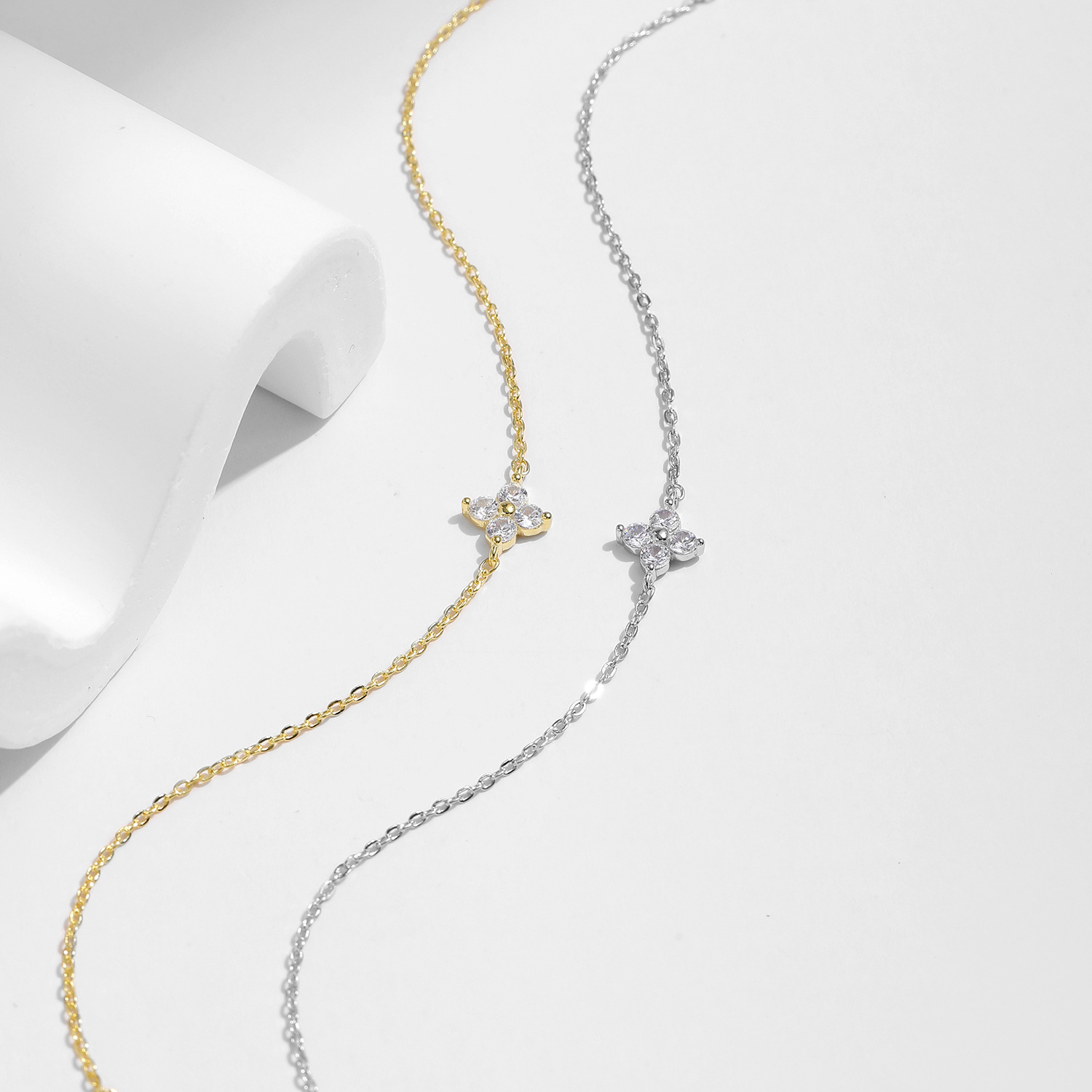 The S925 Sterling Silver Clover Rhinestone Bracelet - Image 4