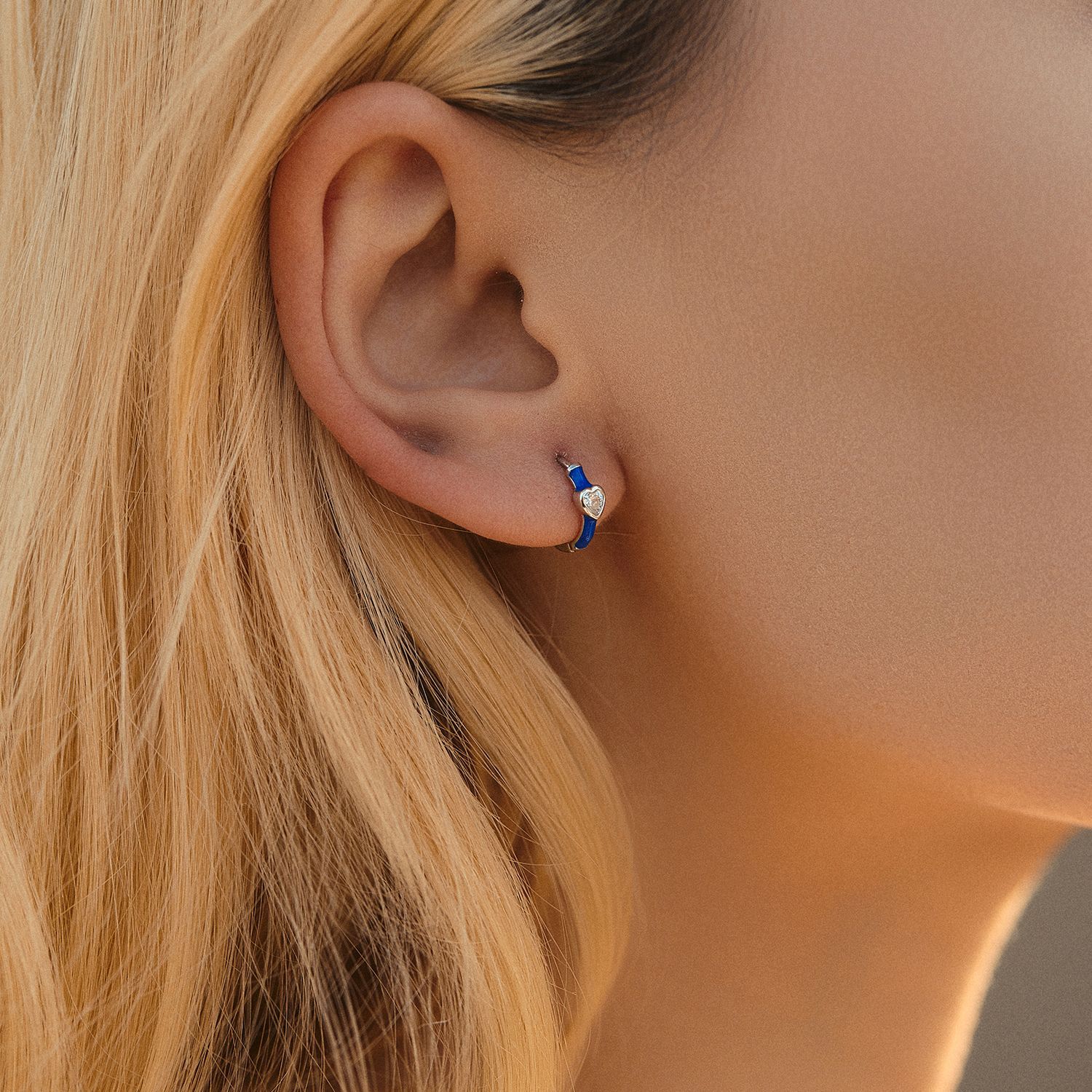 The S925 Sterling Silver Enamel Ear Cuff with Klein Blue Heart Rhinestone - Image 3