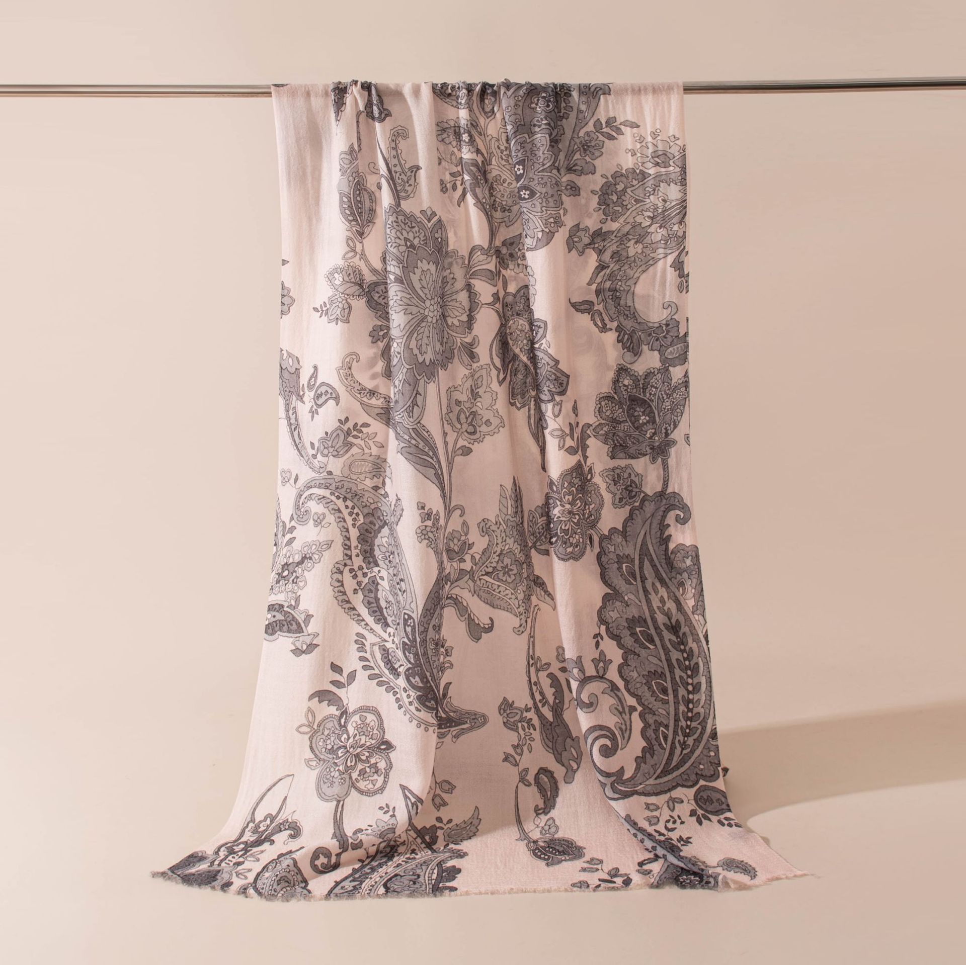 FHYM26-7269-7 Paisley Cashew Flower Gray
