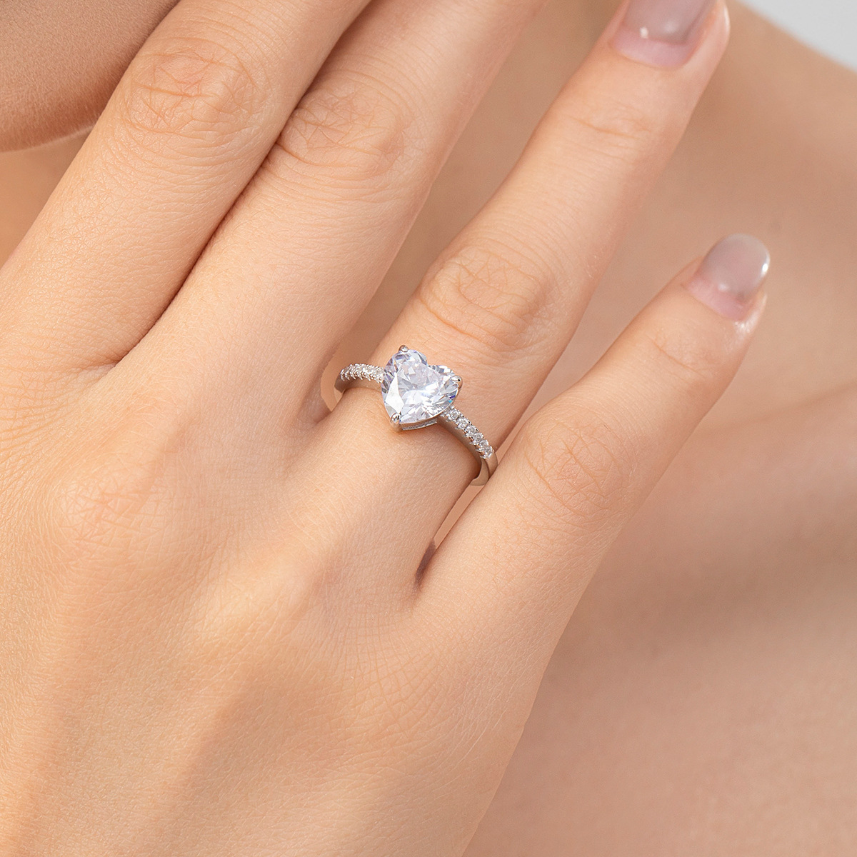 The S925 Sterling Silver 2 Carat Heart Ring - Image 2