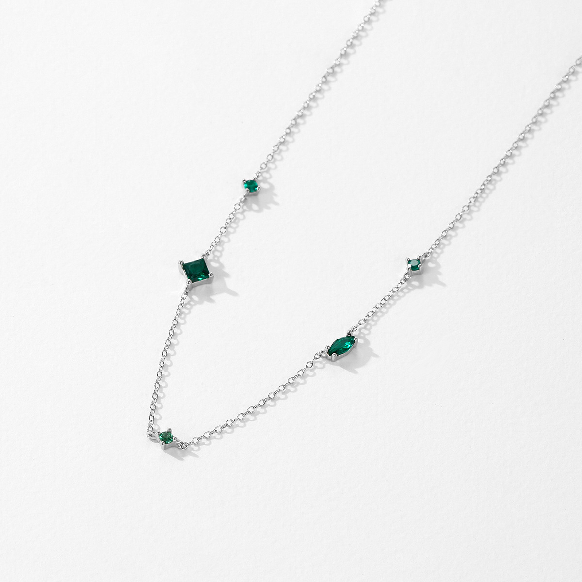 The Vintage Emerald Zirconia Collarbone Necklace - Image 4