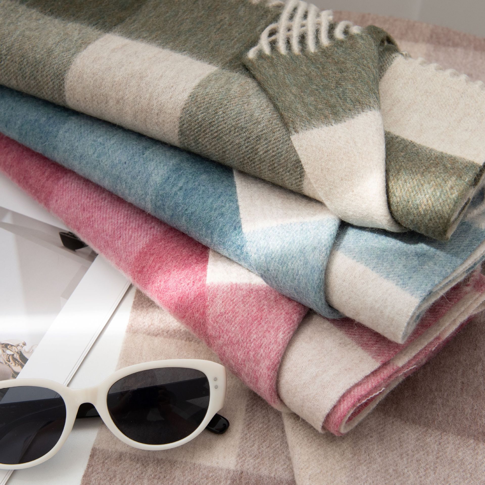 The Plaid Wool Scarf with Fringe - Image 2