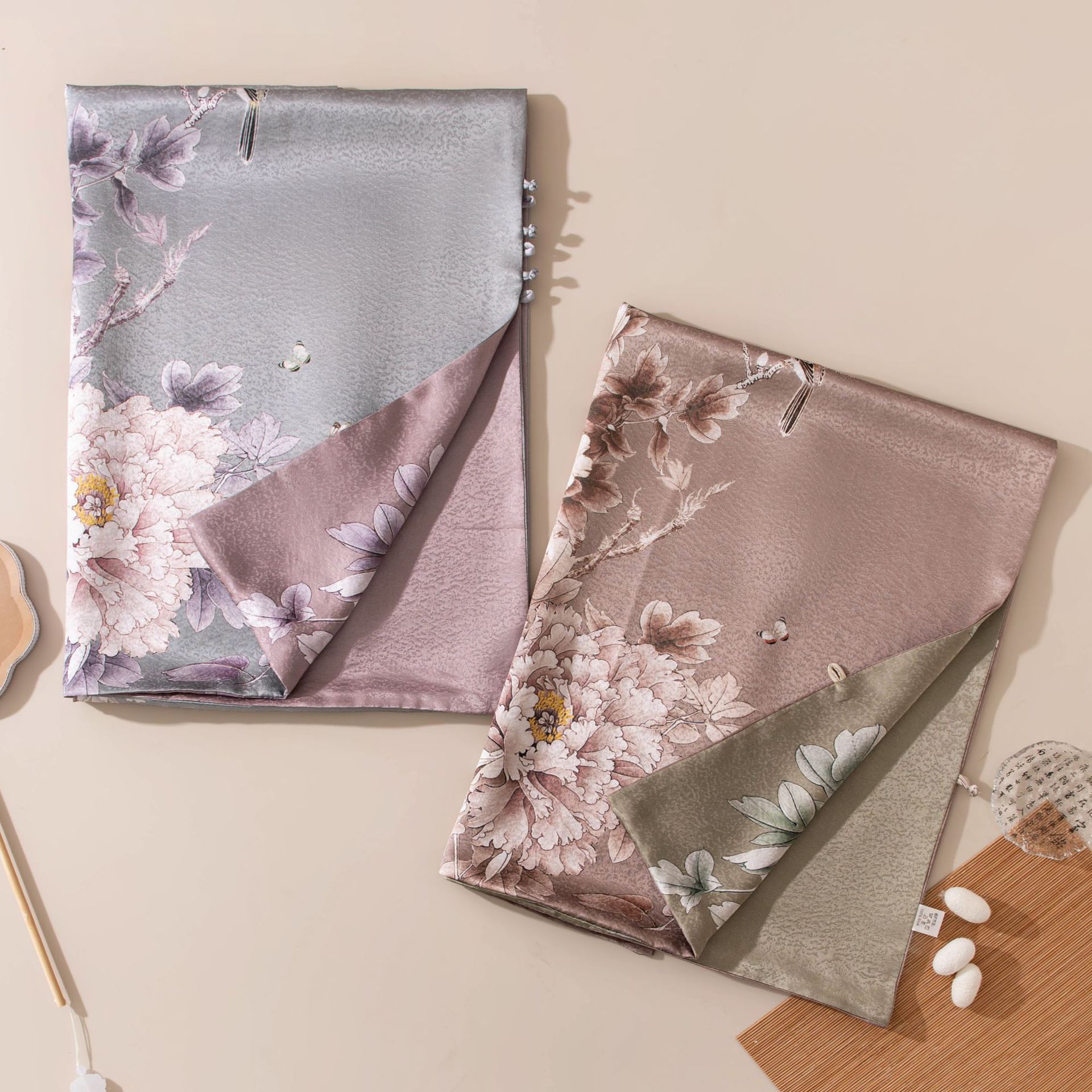 The Snowflake Pattern Pure Silk Double-Layer Buckle Wrap - Image 3