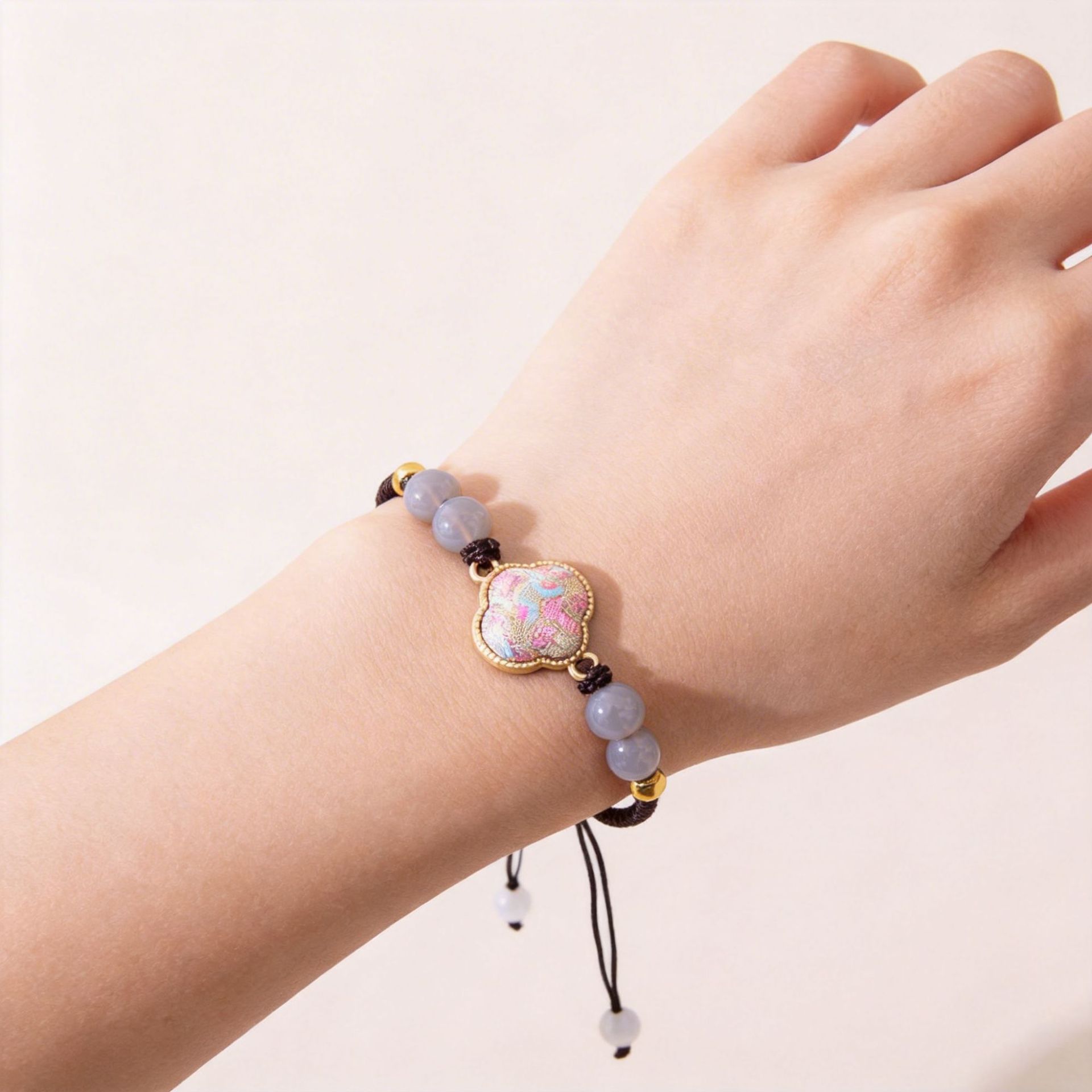 The Xiangyunsha Songjin Lucky Clover Bracelet