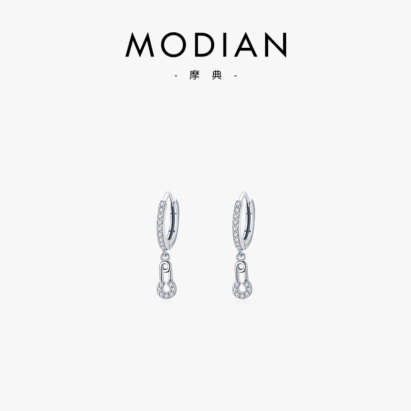The S925 Sterling Silver Full Diamond Sparkling Ear Cuff